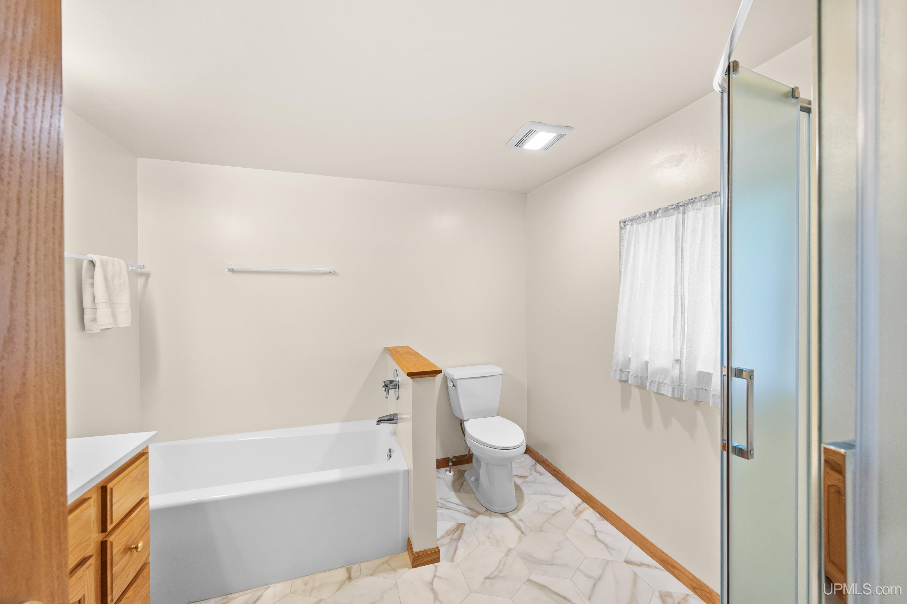 305 Emerald Street Property Photo 20
