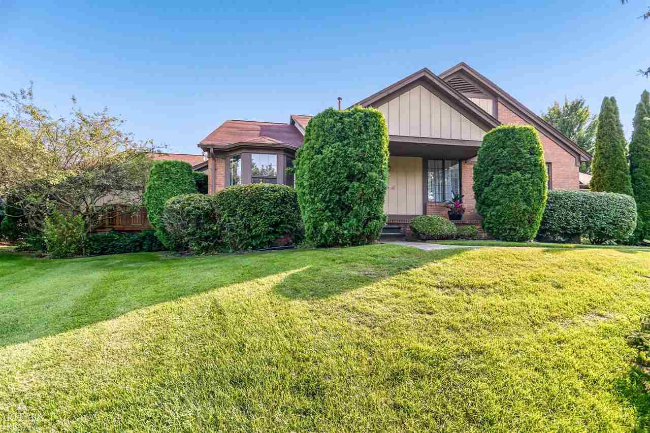 32 Meadow Wood Drive Property Photo 1
