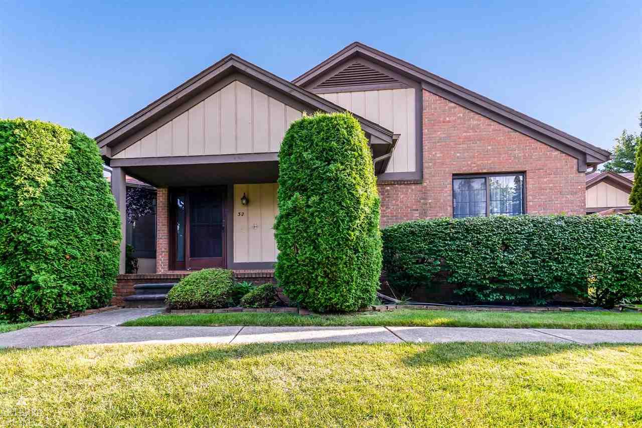32 Meadow Wood Drive Property Photo 2