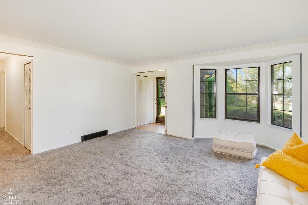 32 Meadow Wood Drive Property Photo 9