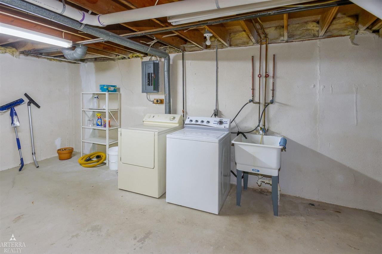 32 Meadow Wood Drive Property Photo 18