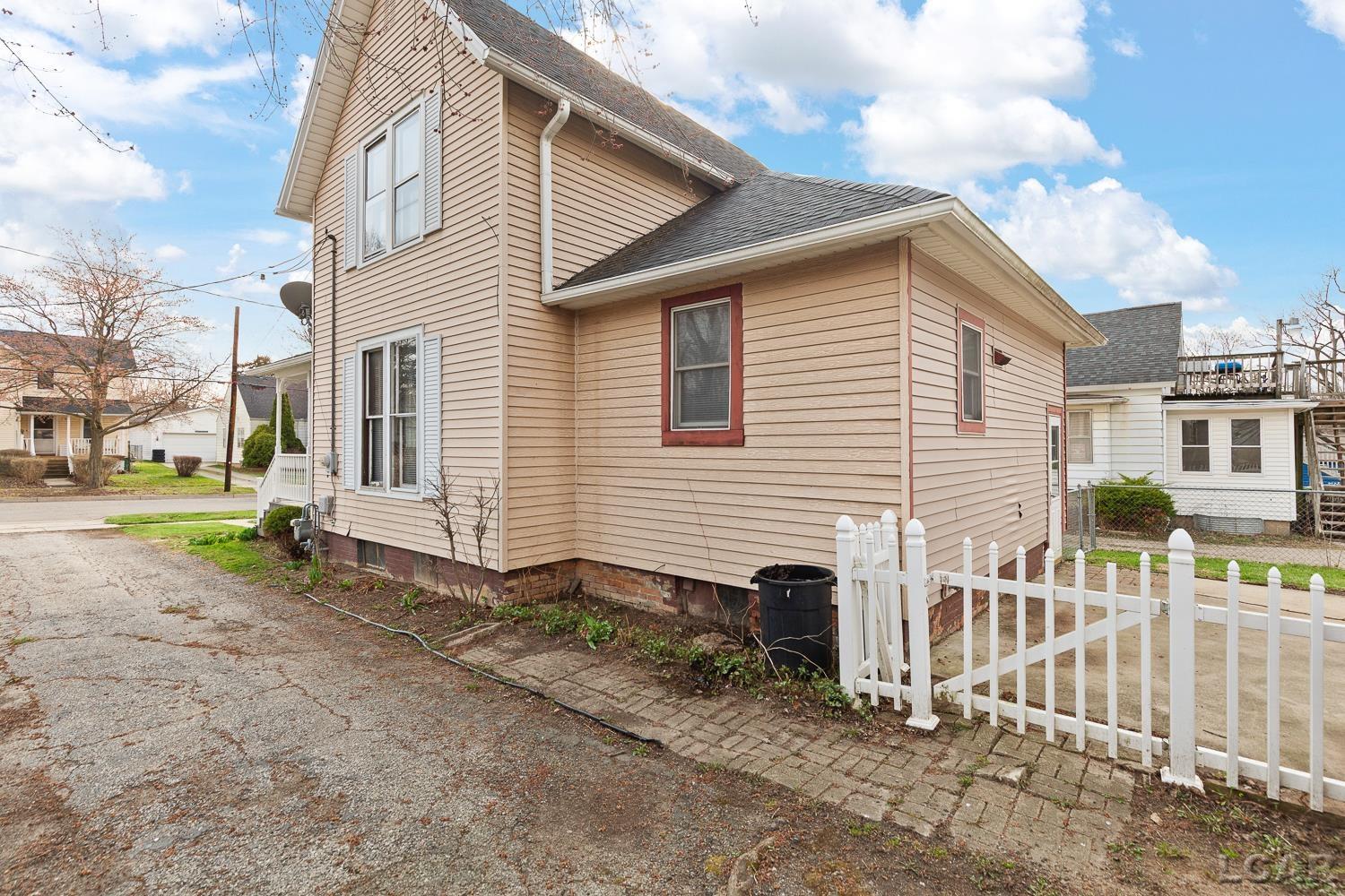 907 E Hunt Street Property Photo 6