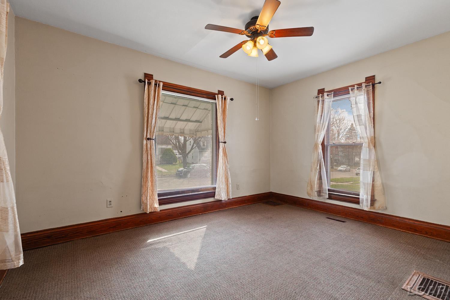 907 E Hunt Street Property Photo 11