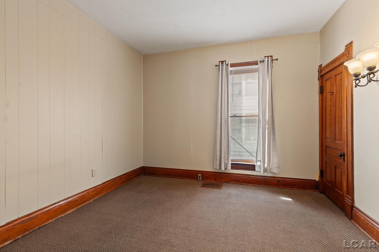 907 E Hunt Street Property Photo 14