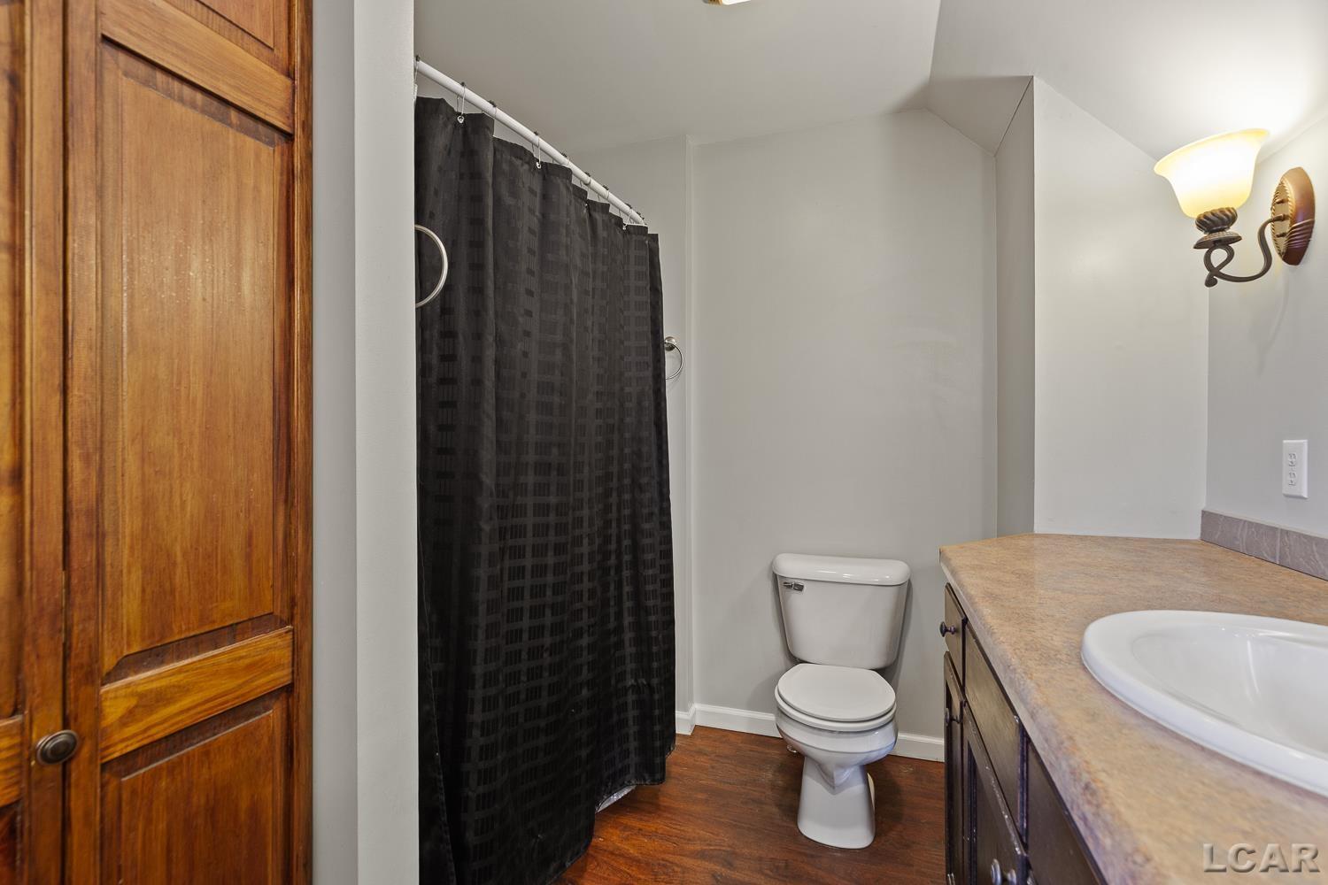 907 E Hunt Street Property Photo 24