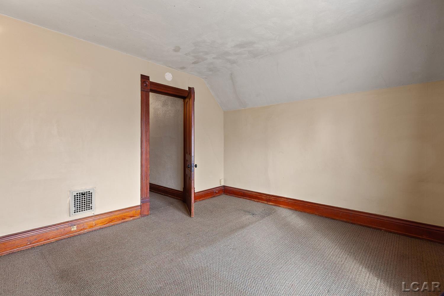 907 E Hunt Street Property Photo 26