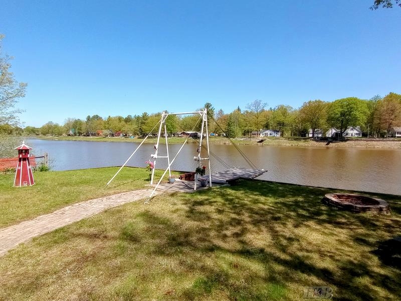 519 E Sun Oil Road Property Photo 2
