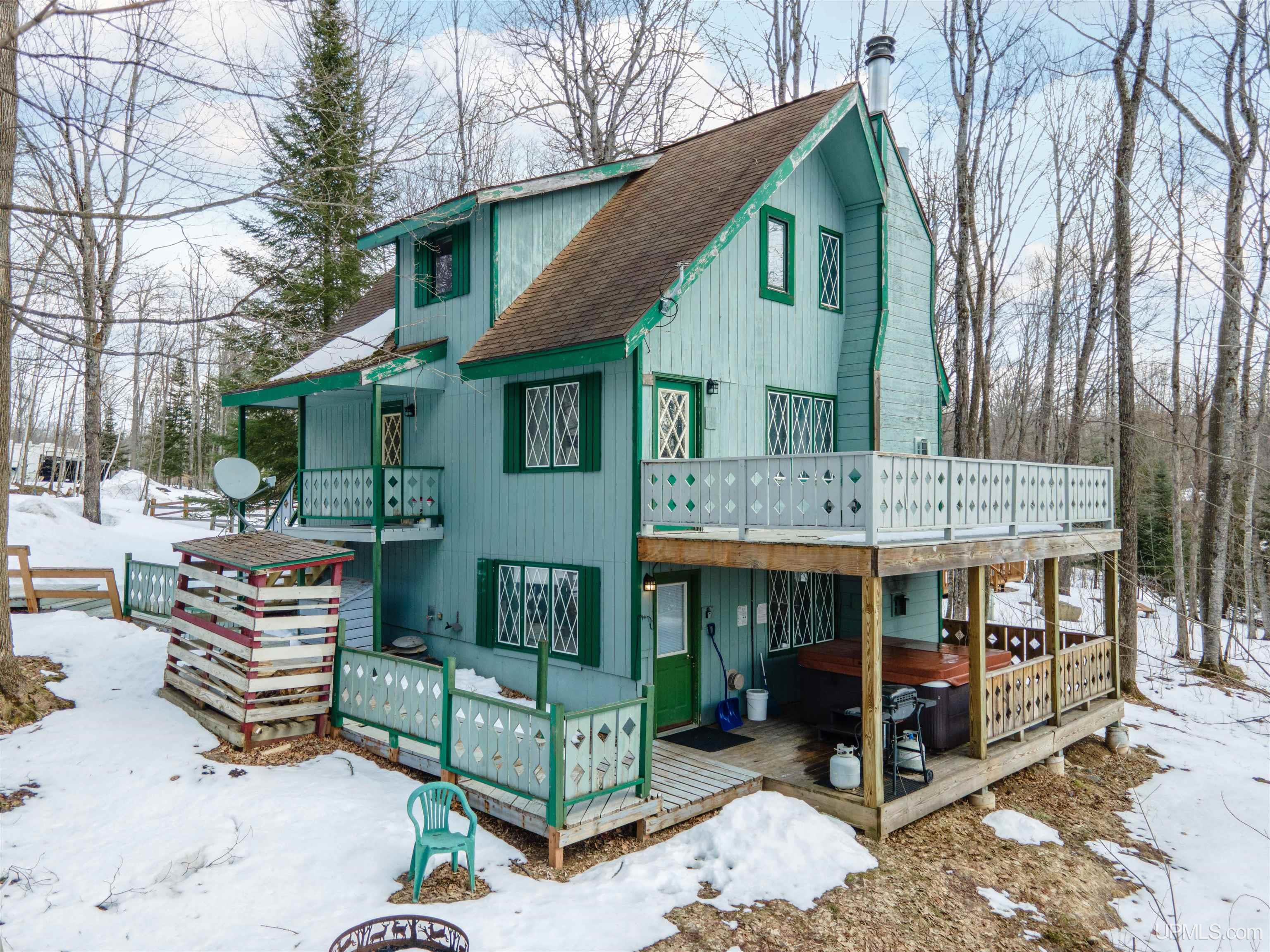 111 Little Deer Road Property Photo 1