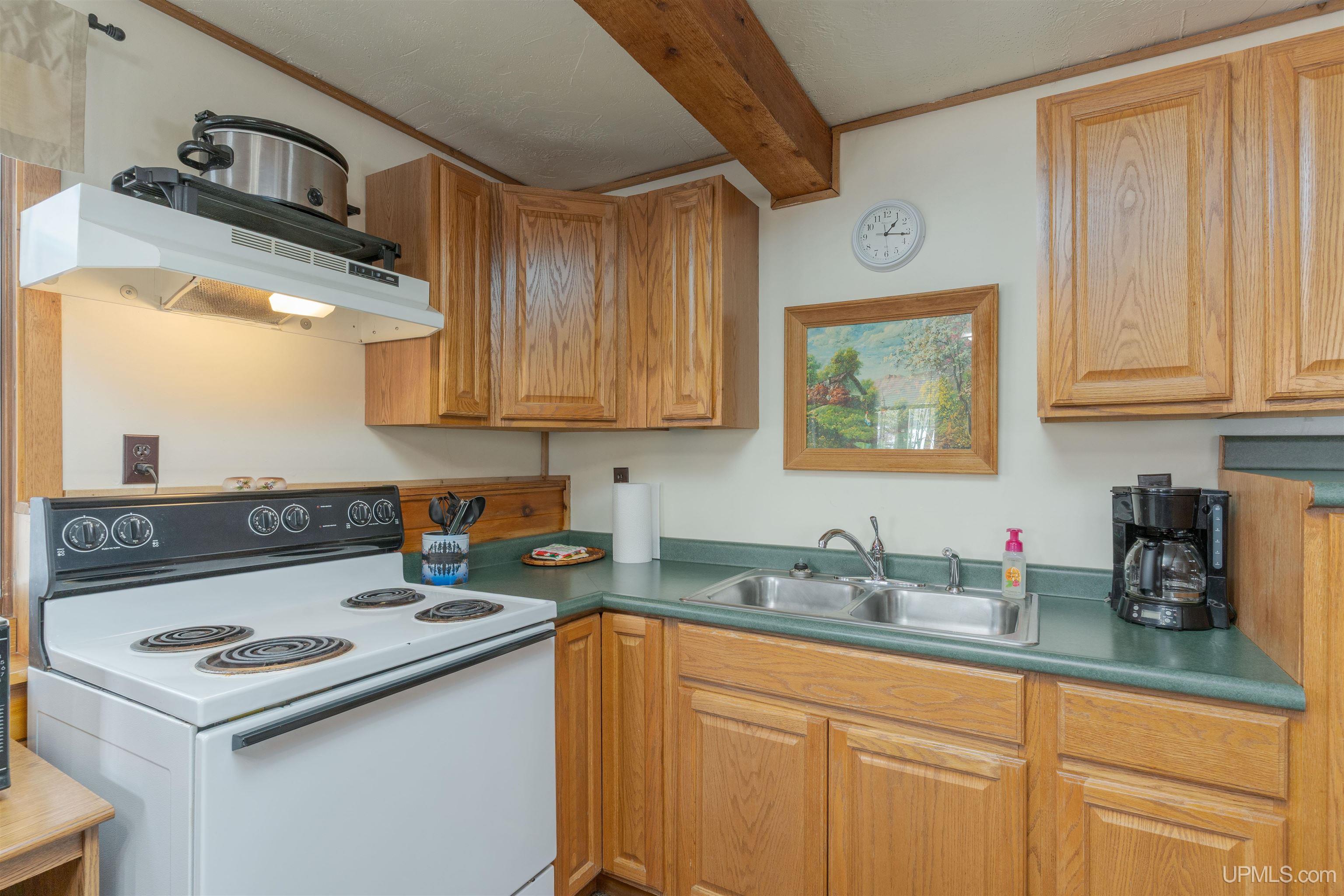 111 Little Deer Road Property Photo 4