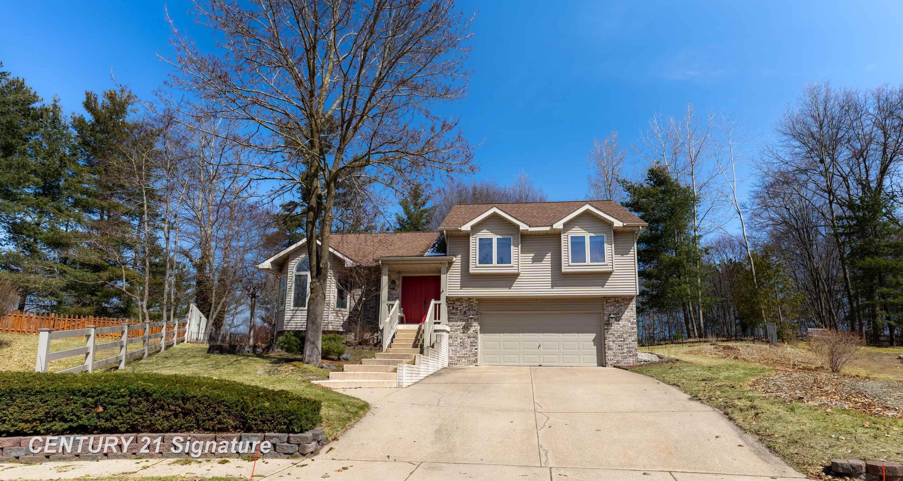 5808 Lantern Lane Property Photo 1