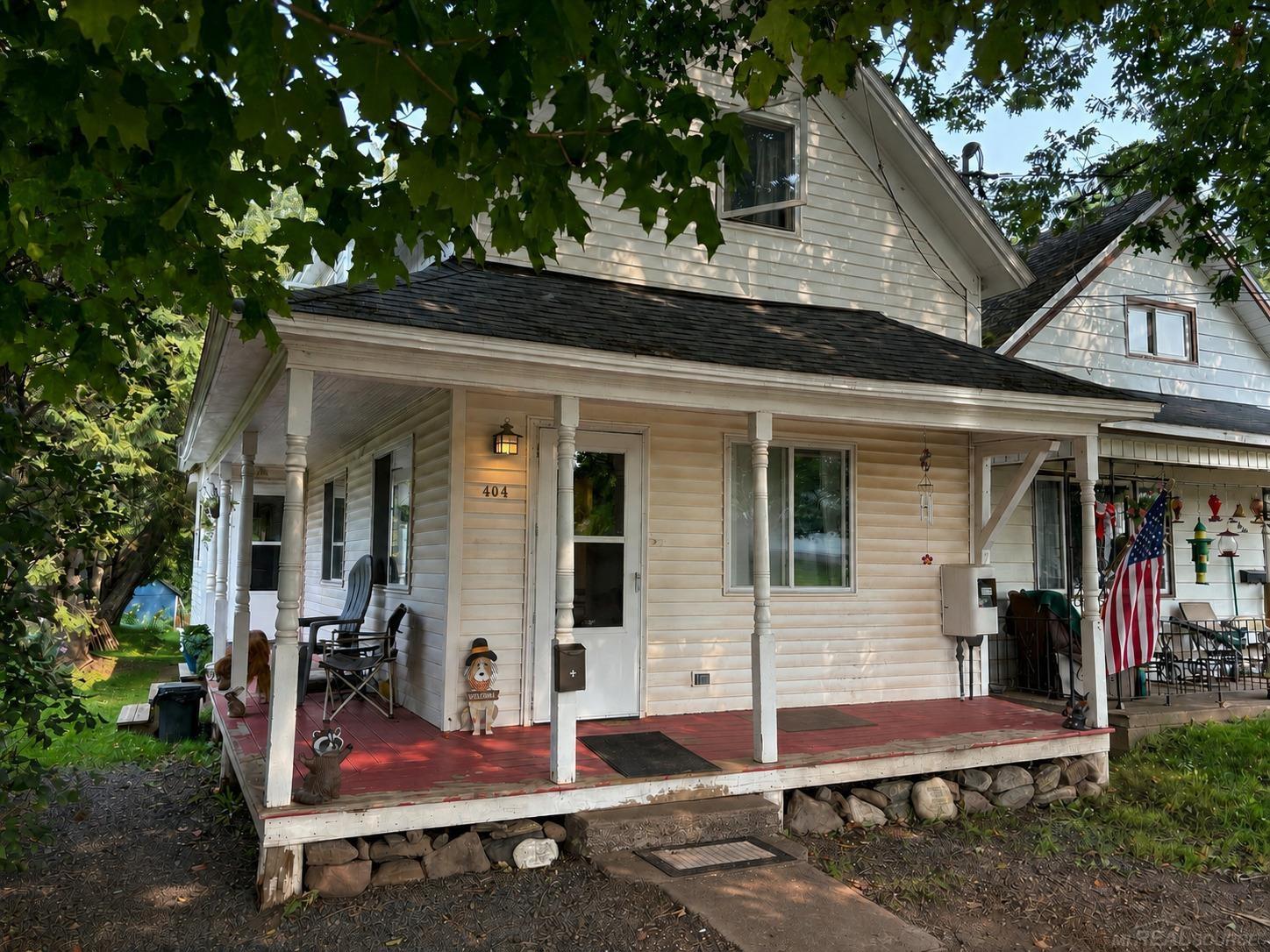 404 E Iron Street Property Photo 1
