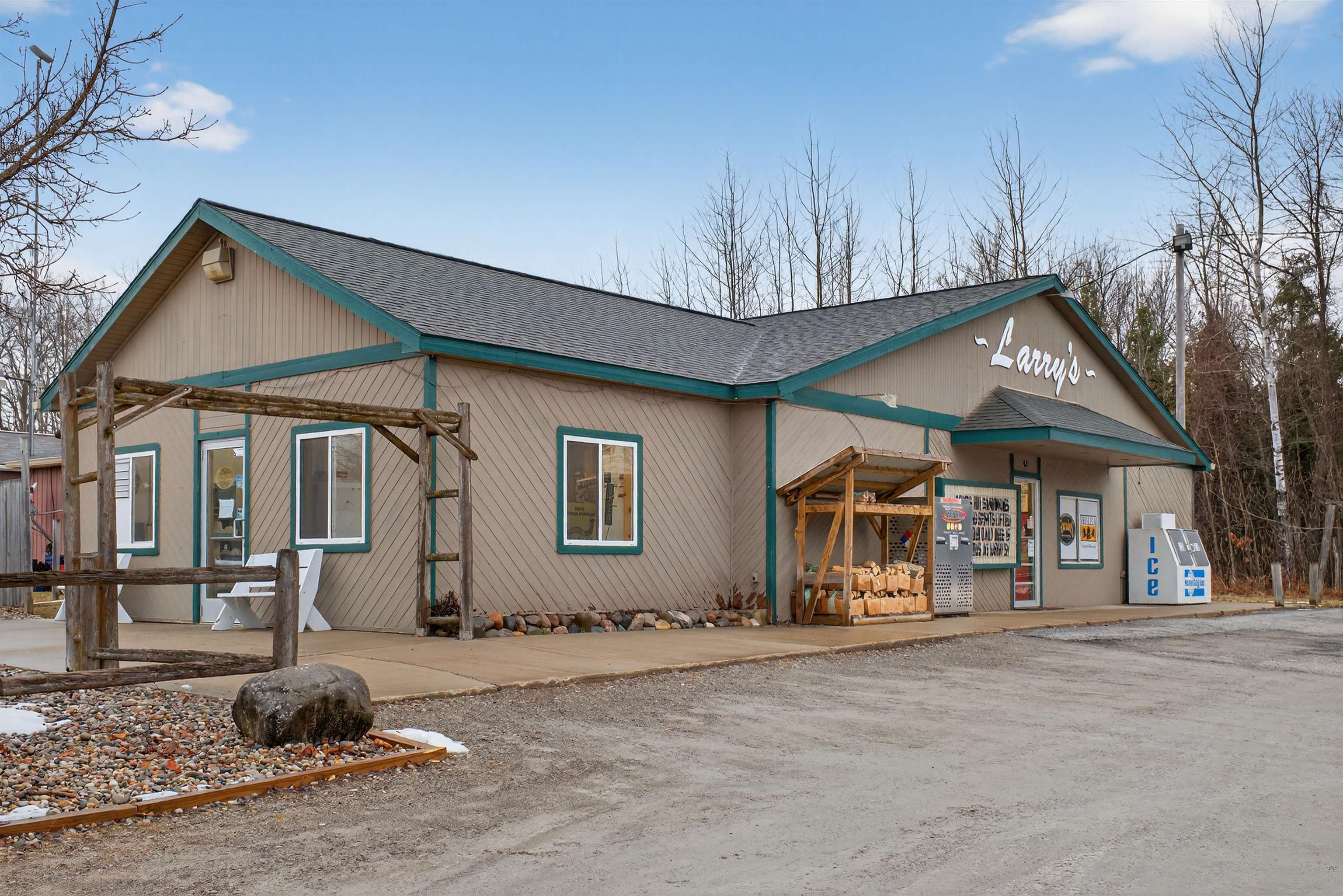 5449 Round Lake Road Property Photo 6
