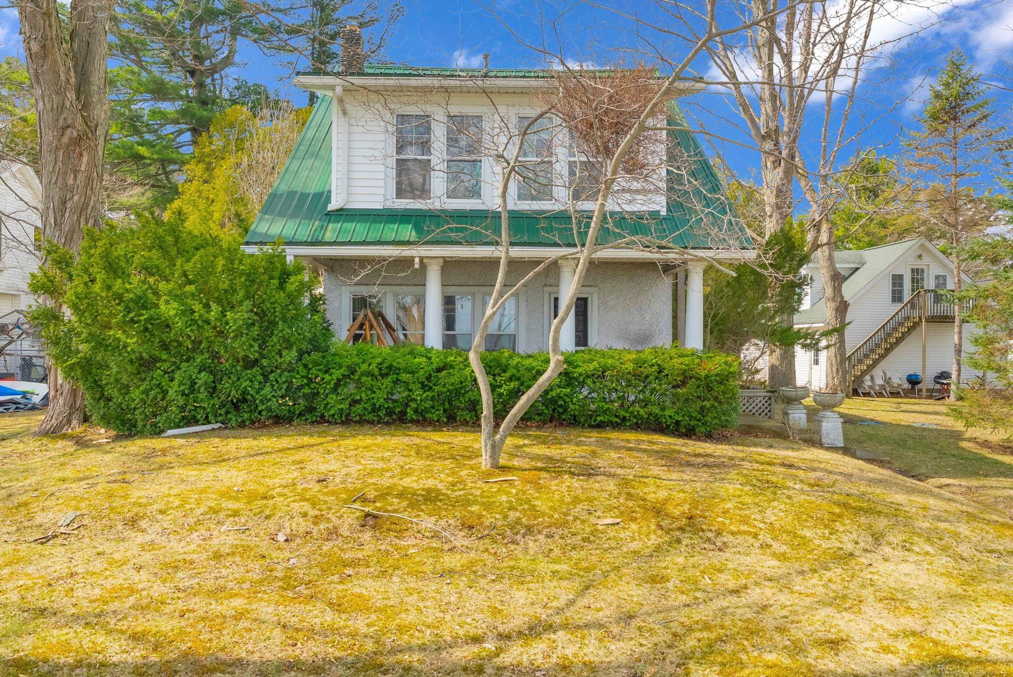 4055 Lakeshore Road Property Photo 1