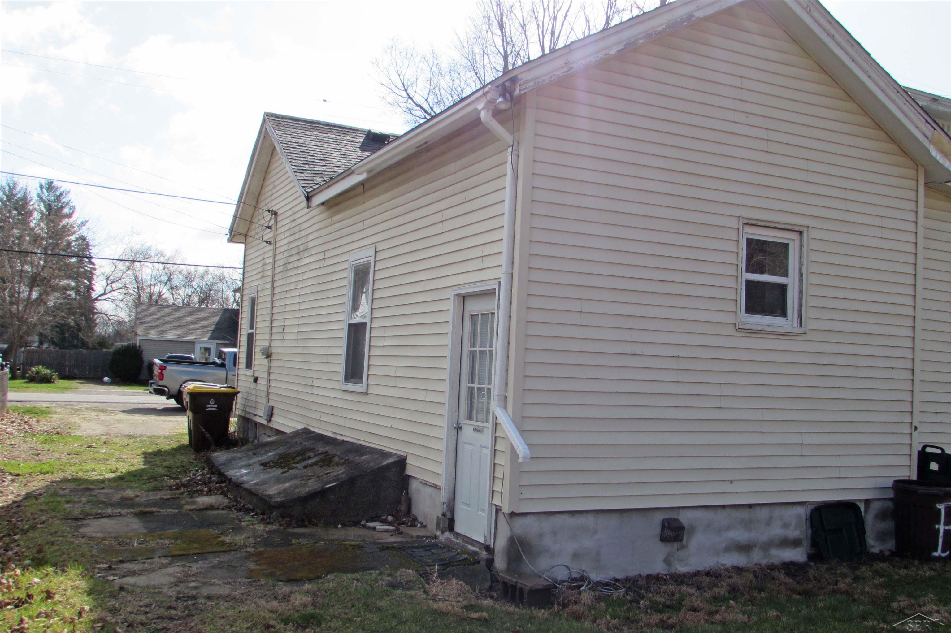 307 N Line Street Property Photo 5