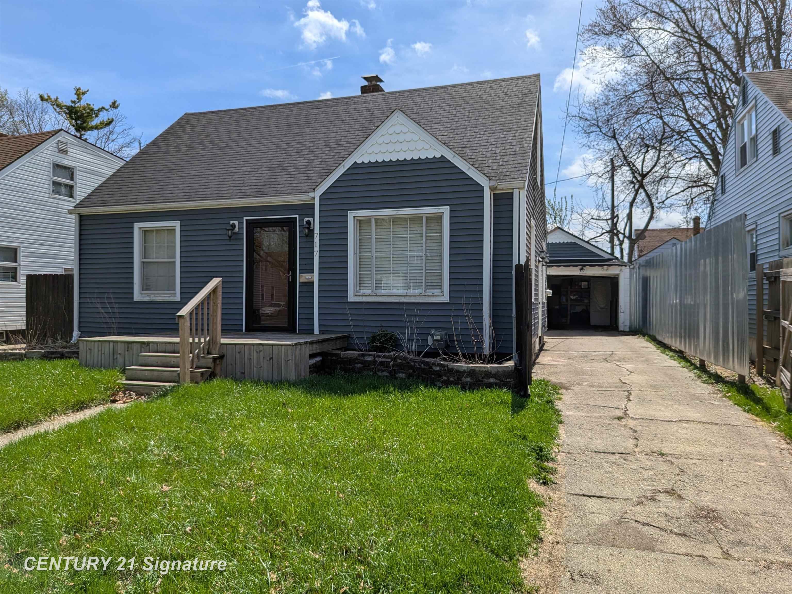 717 Huron Street Property Photo 1