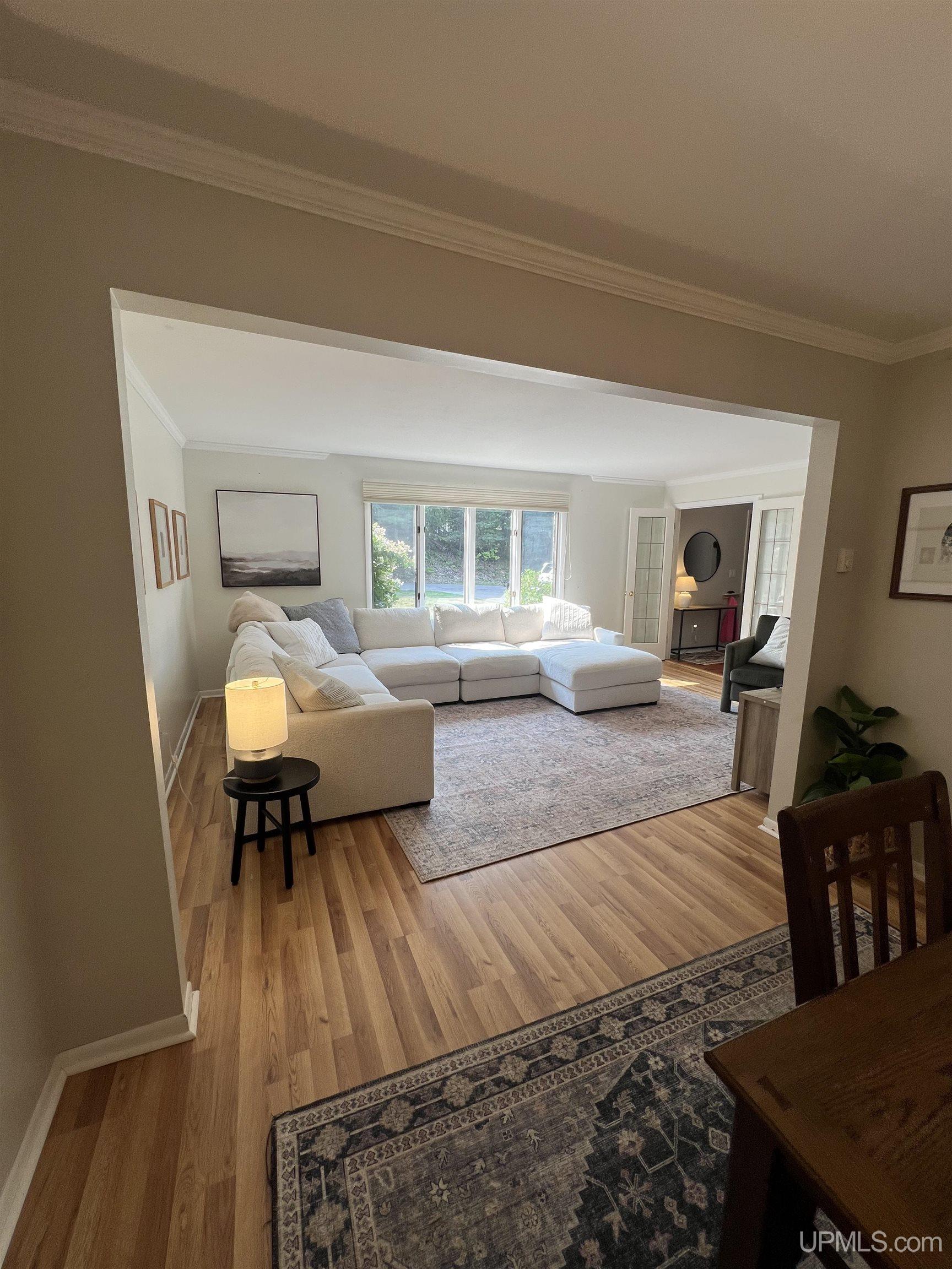 1041 Allouez Road Property Photo 4