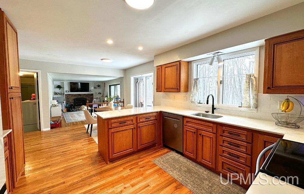 1041 Allouez Road Property Photo 12