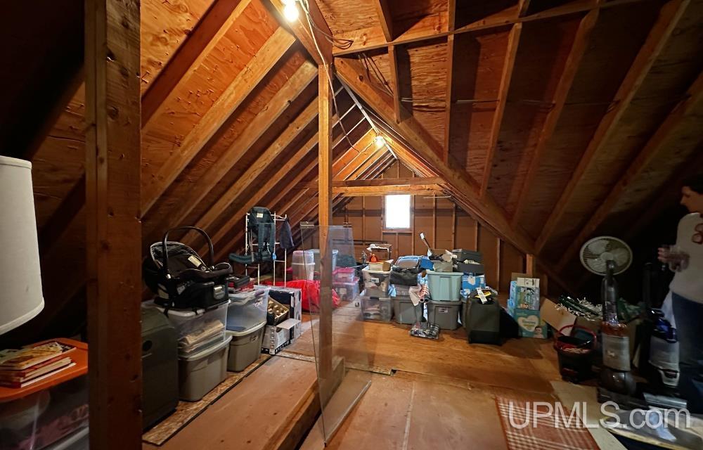 1041 Allouez Road Property Photo 35