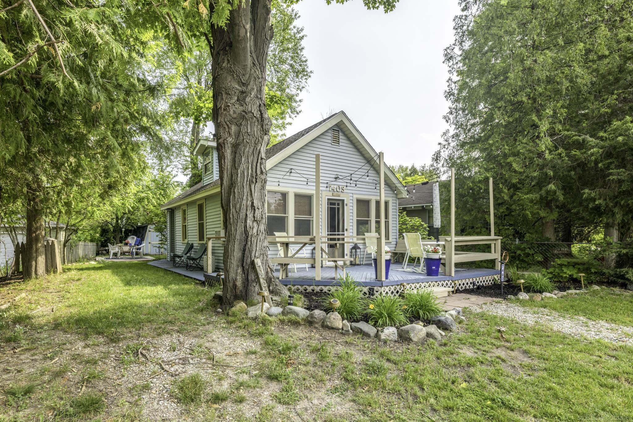 7403 Woodside Road Property Photo 1