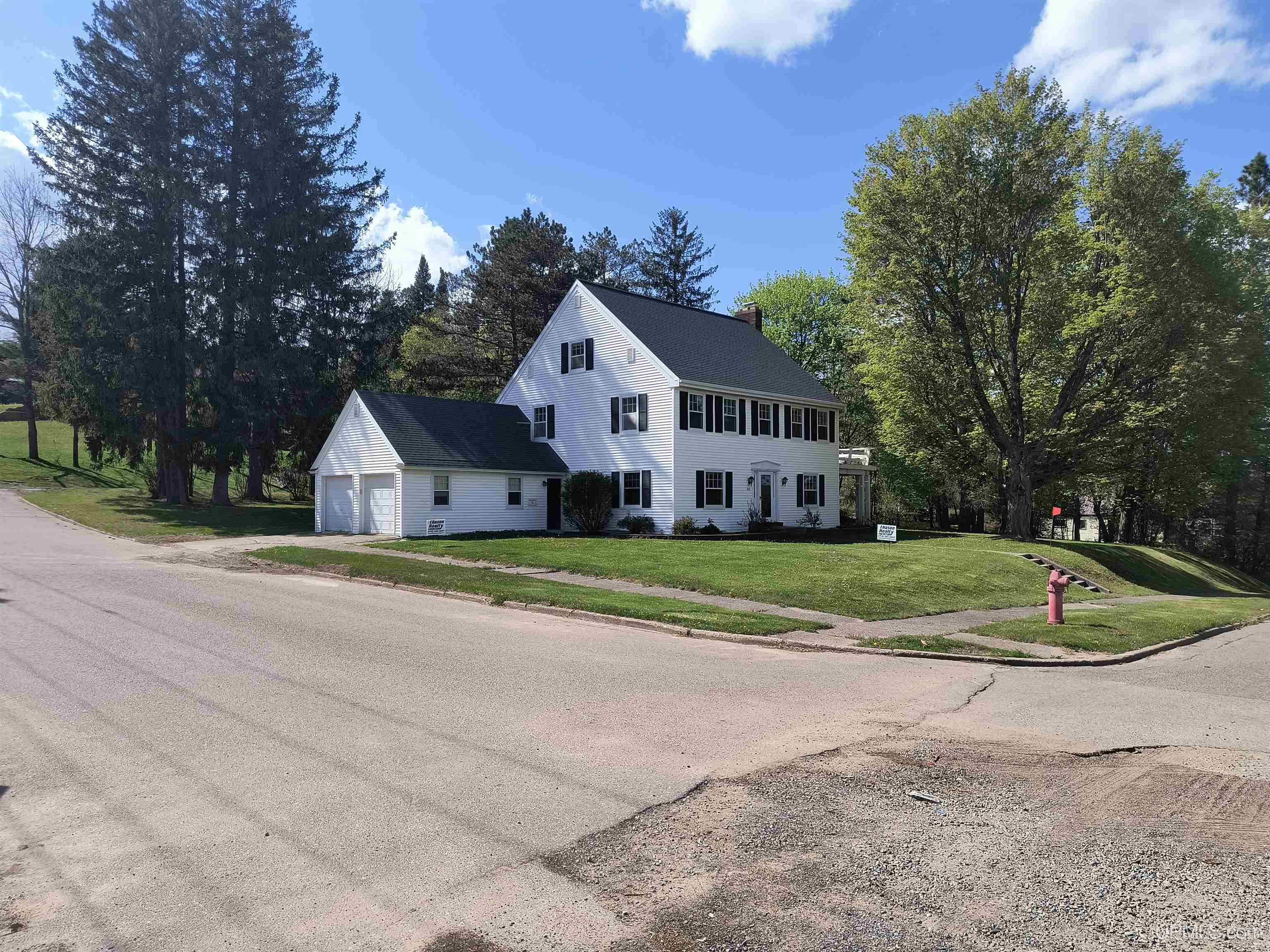 203 N 8th Avenue Property Photo 1