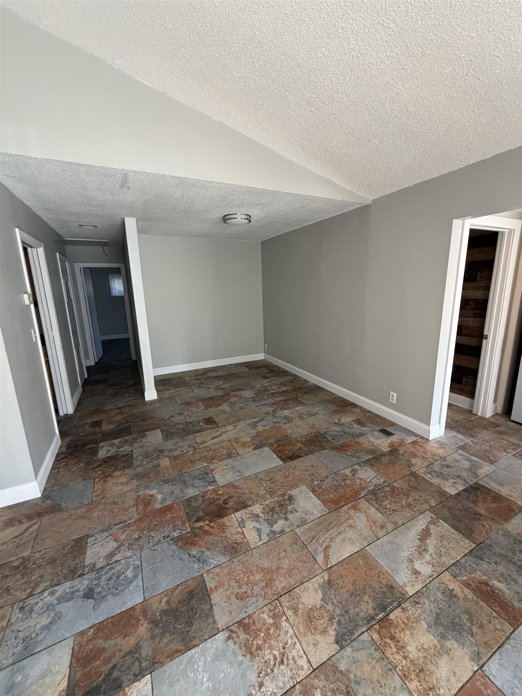 3713 Briarwood Drive Property Photo 5