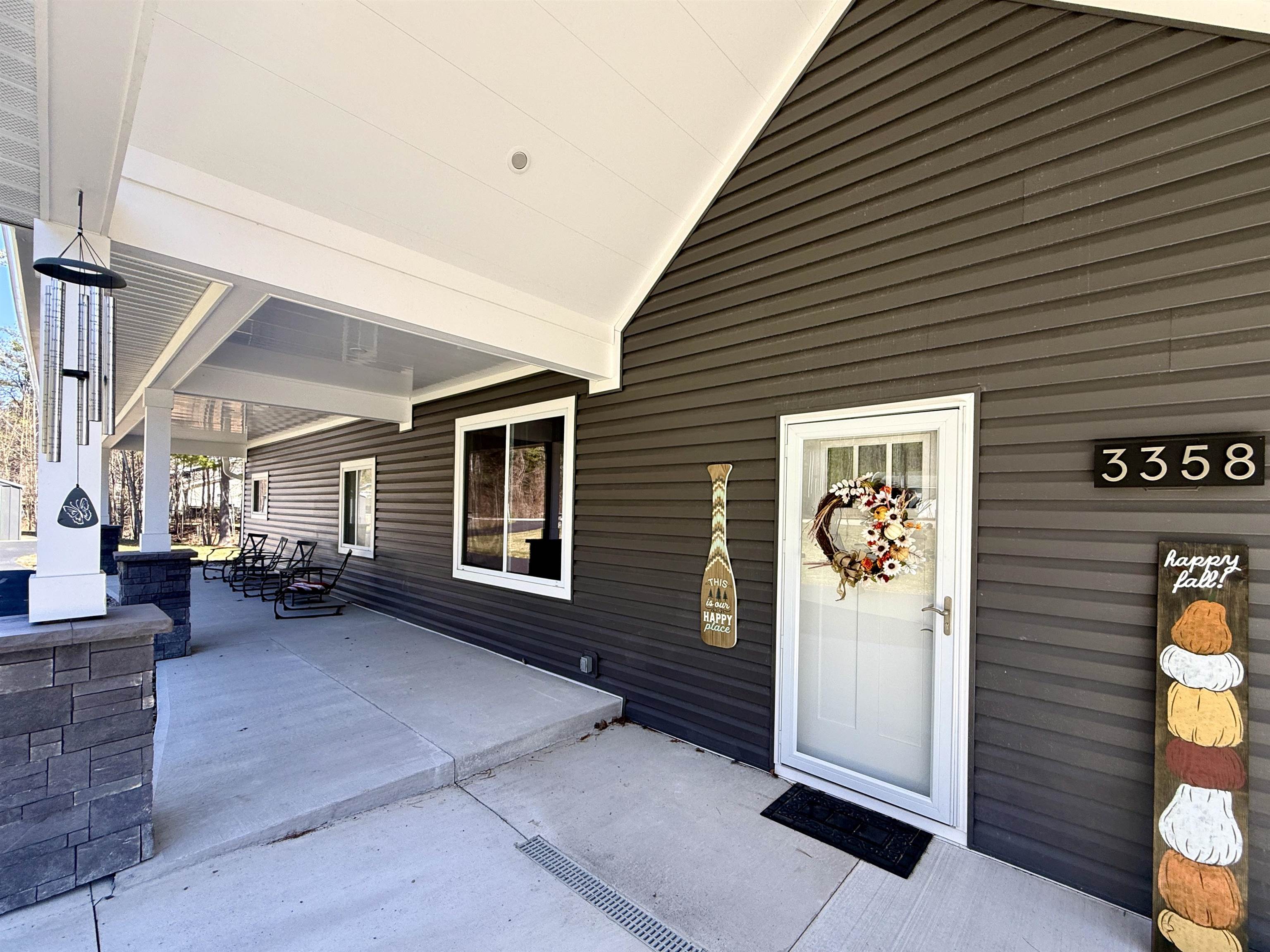 3358 E Pinecrest Drive Property Photo 2