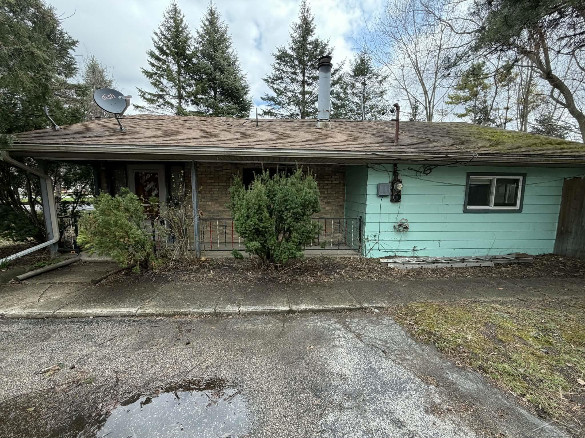 2060 Cass Avenue Property Photo 1