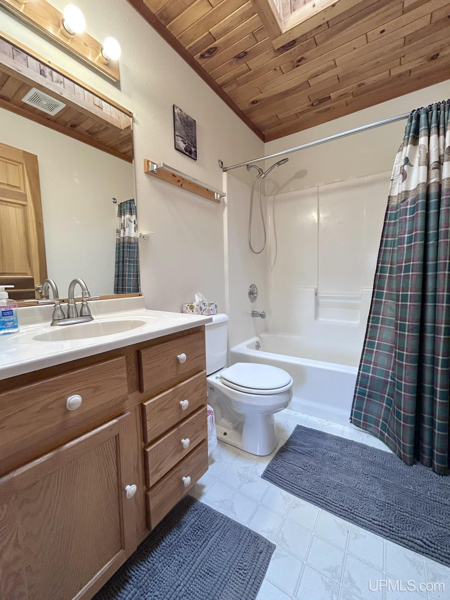 W16468 S Hilbert Road Property Photo 17