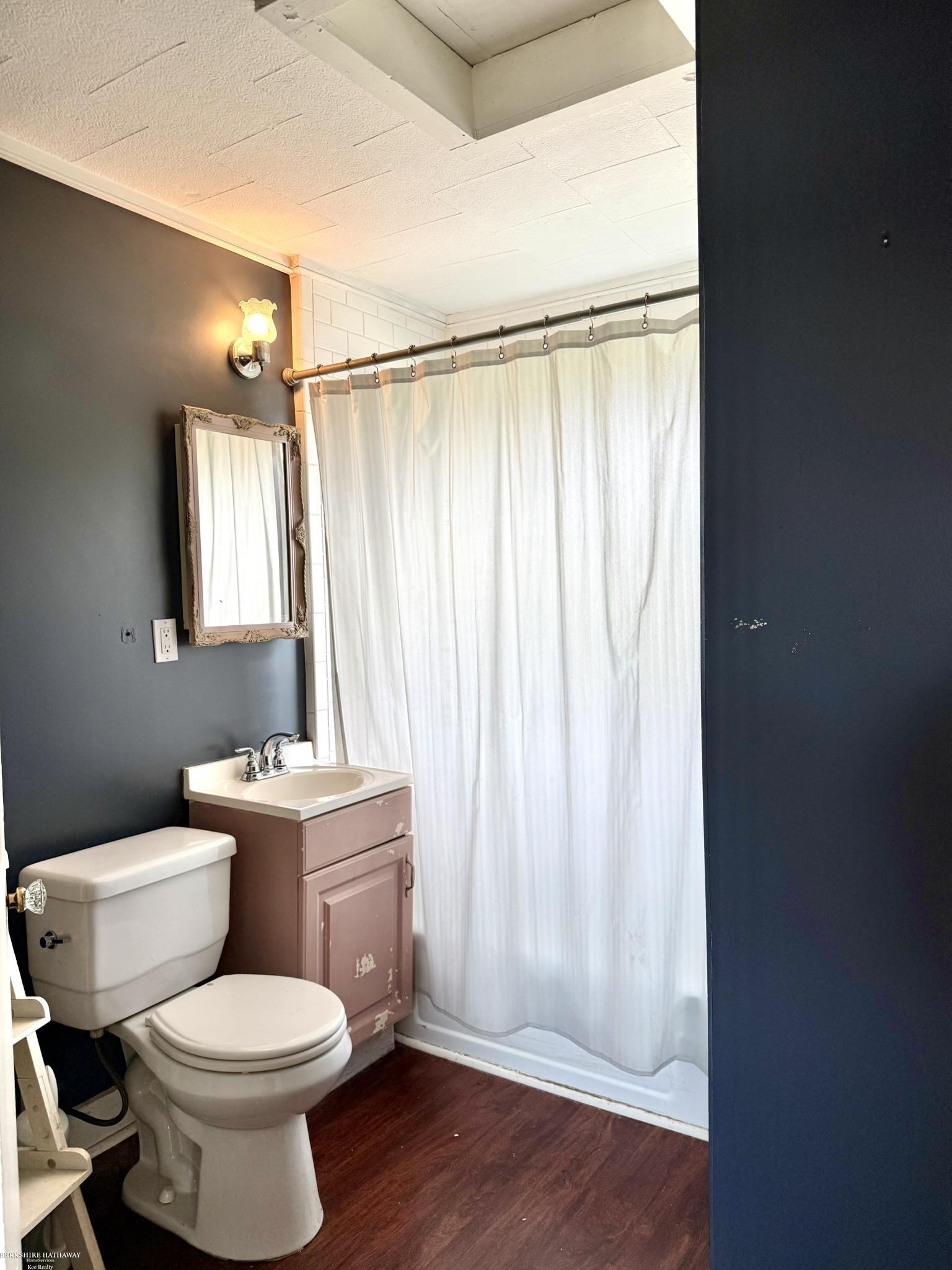 22203 Masonic Boulevard Property Photo 9