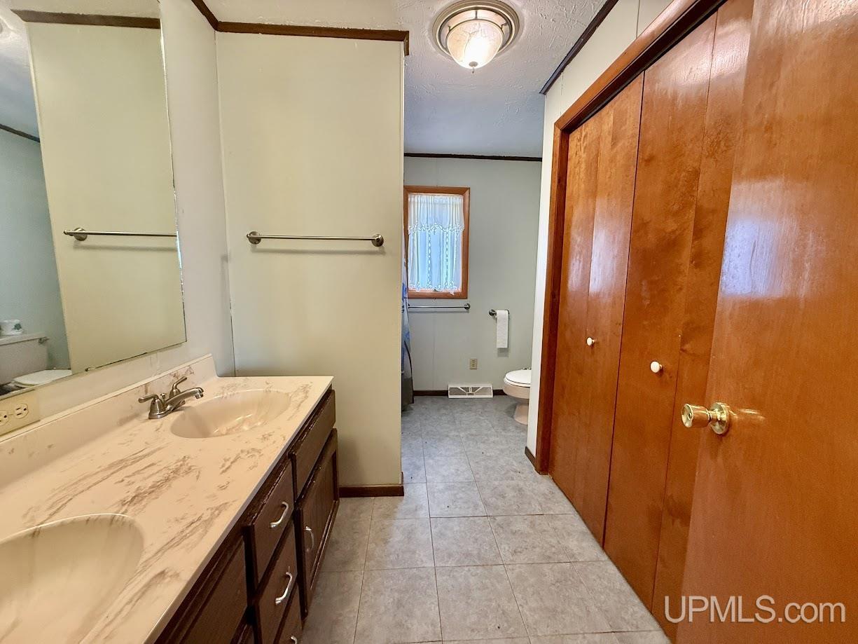 N19297 N B-1 Road Property Photo 15