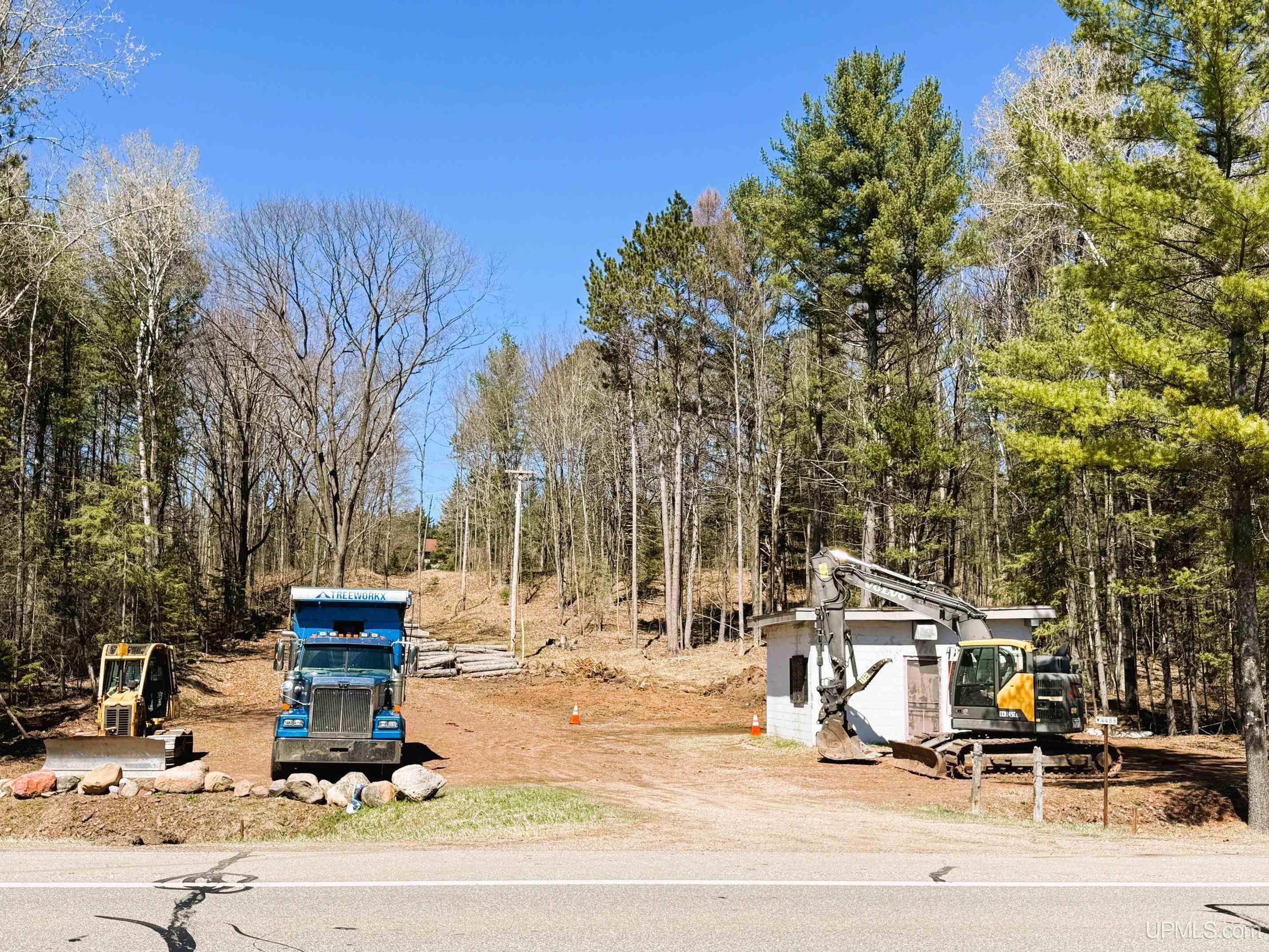 W4488 Us 2 Highway Property Photo 1