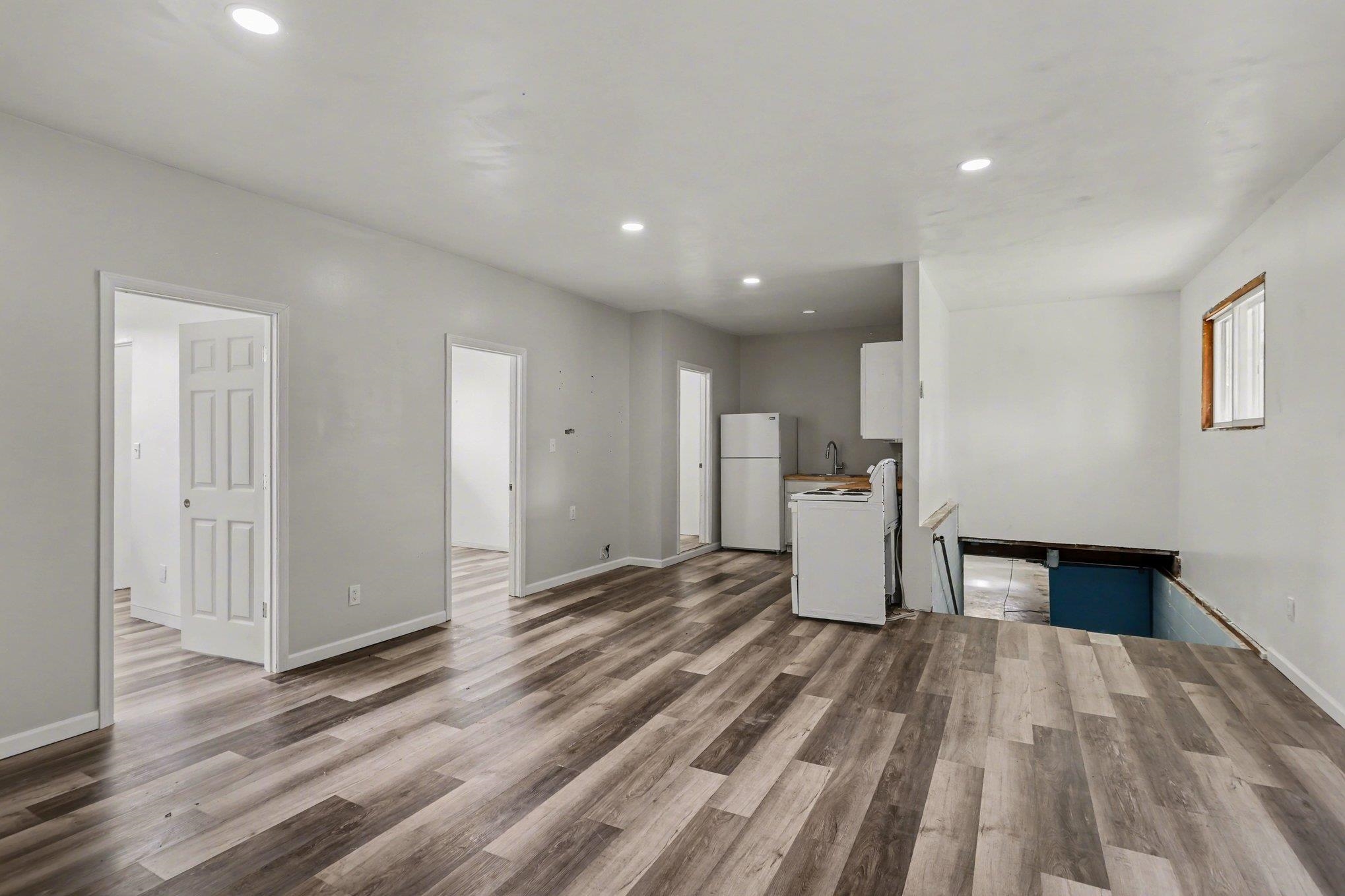 5454 N River Road Property Photo 3