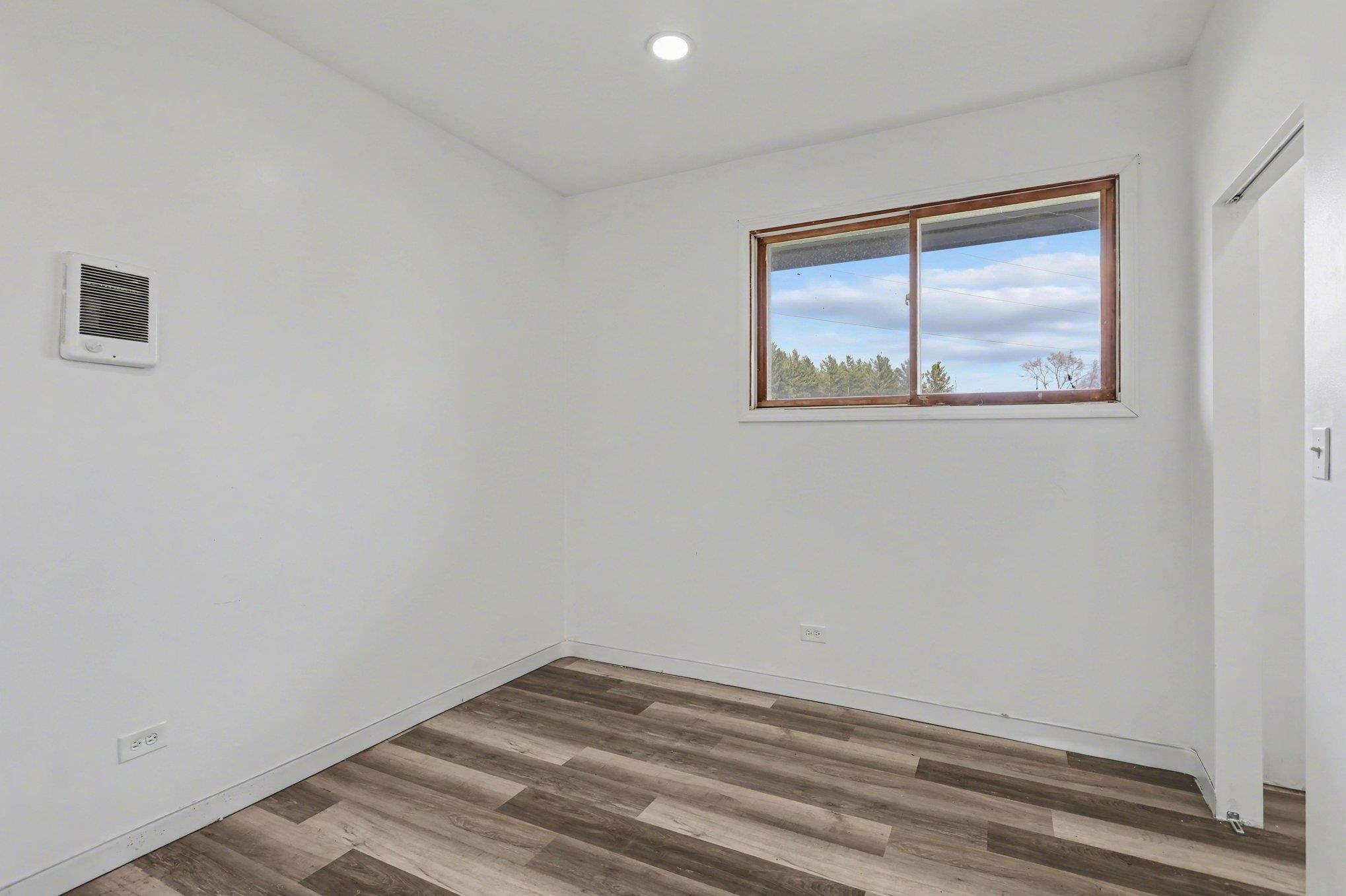 5454 N River Road Property Photo 7