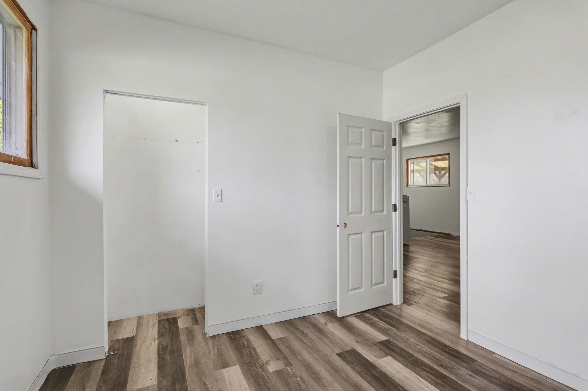 5454 N River Road Property Photo 8
