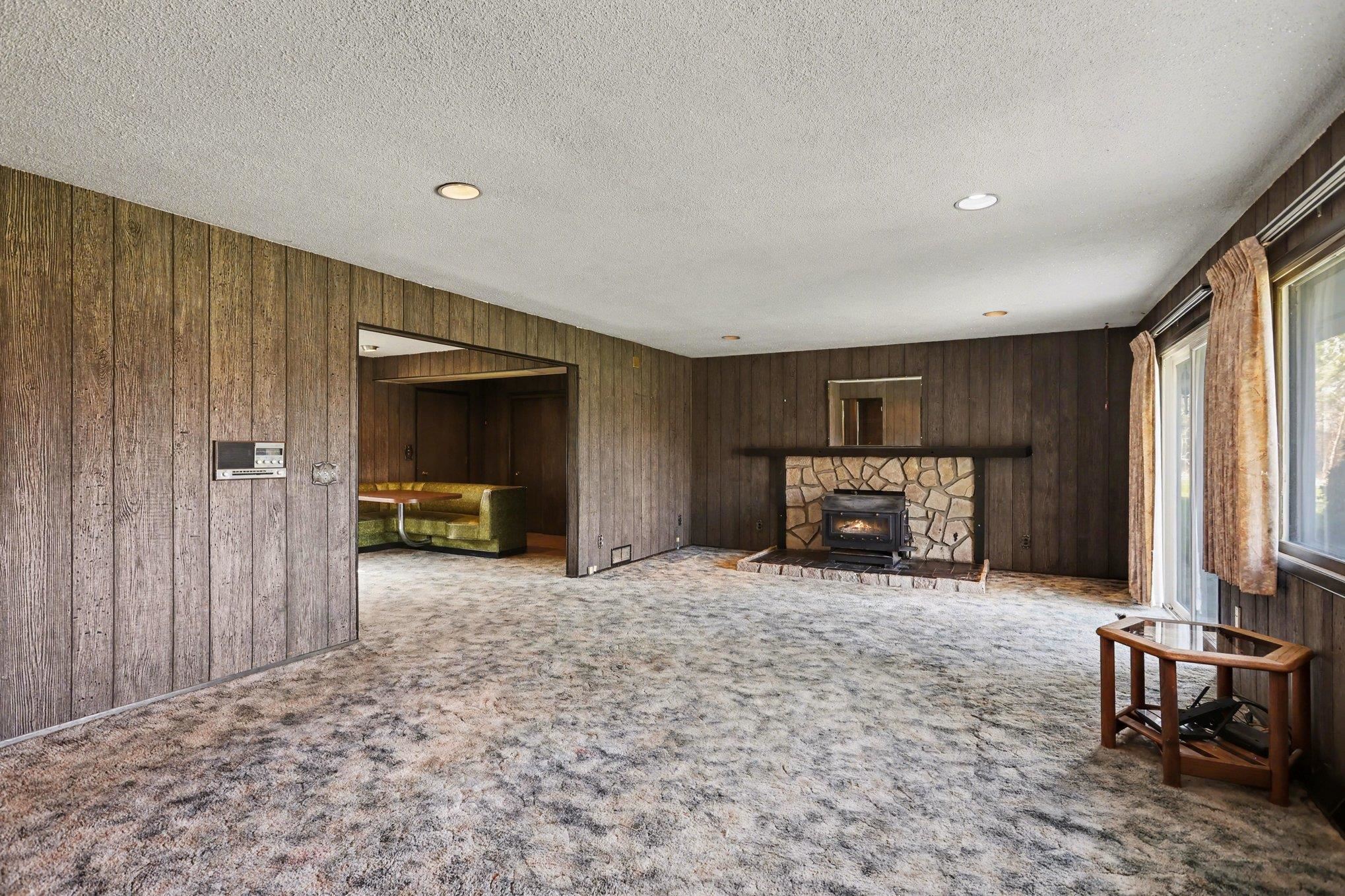 5454 N River Road Property Photo 11