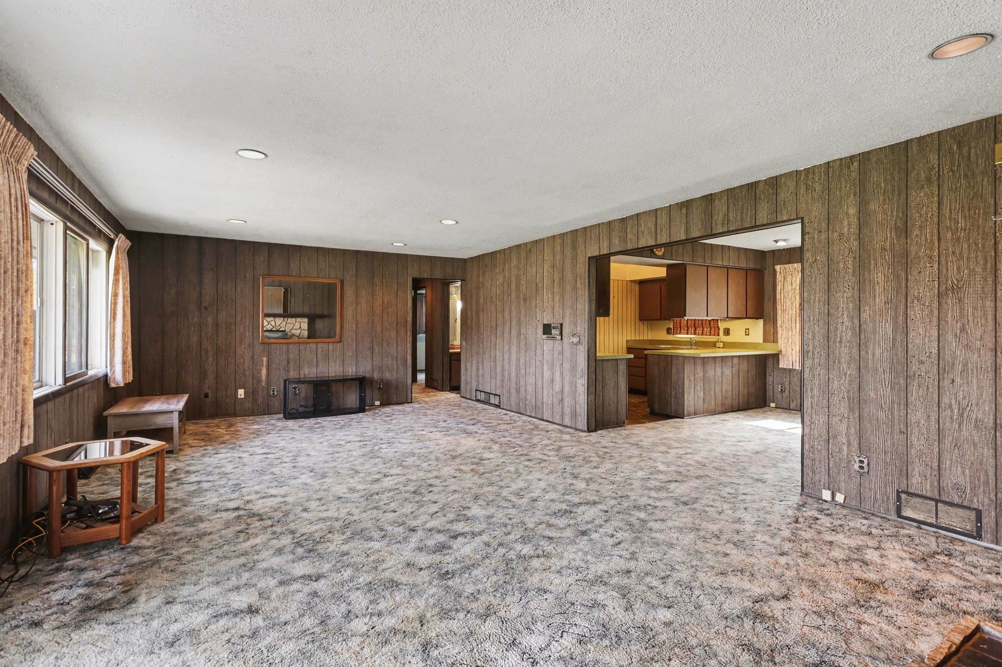 5454 N River Road Property Photo 12