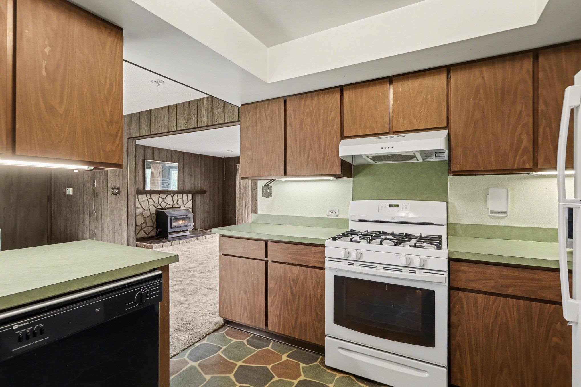 5454 N River Road Property Photo 15
