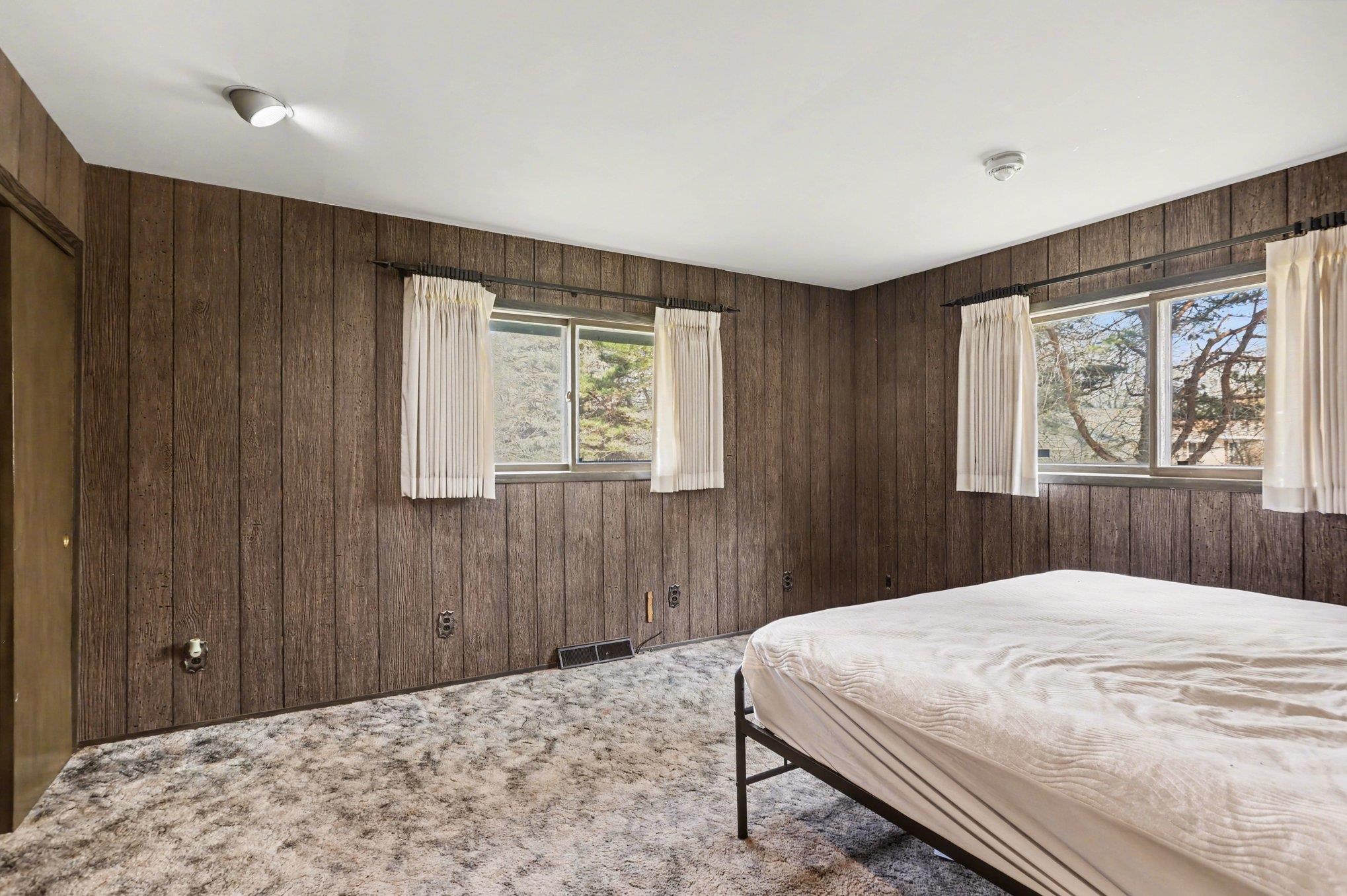 5454 N River Road Property Photo 20