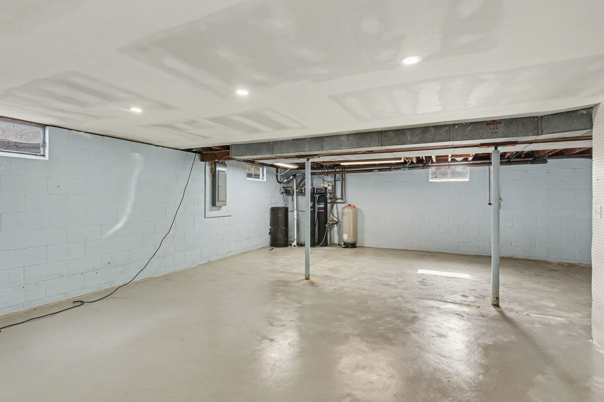 5454 N River Road Property Photo 26