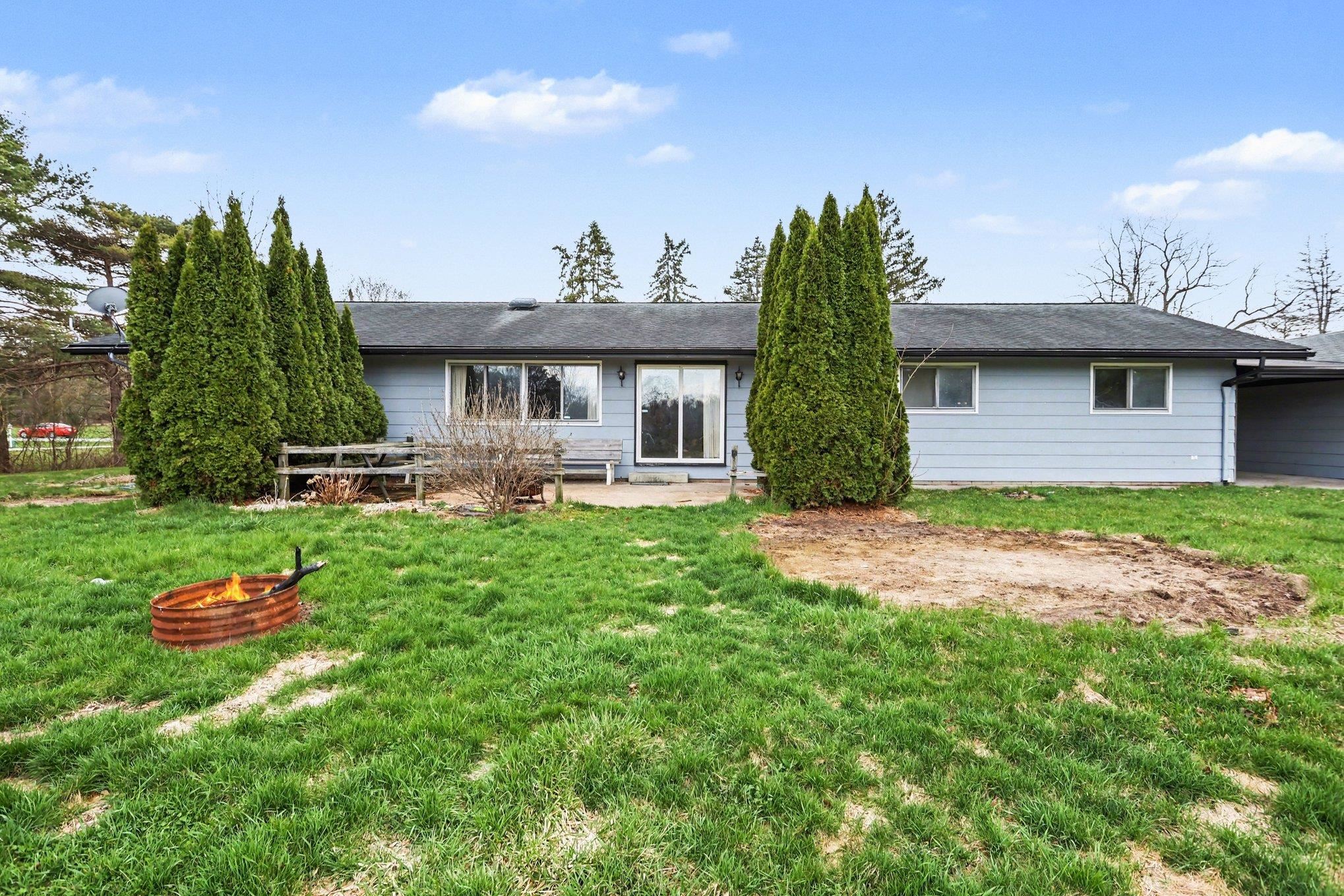 5454 N River Road Property Photo 28