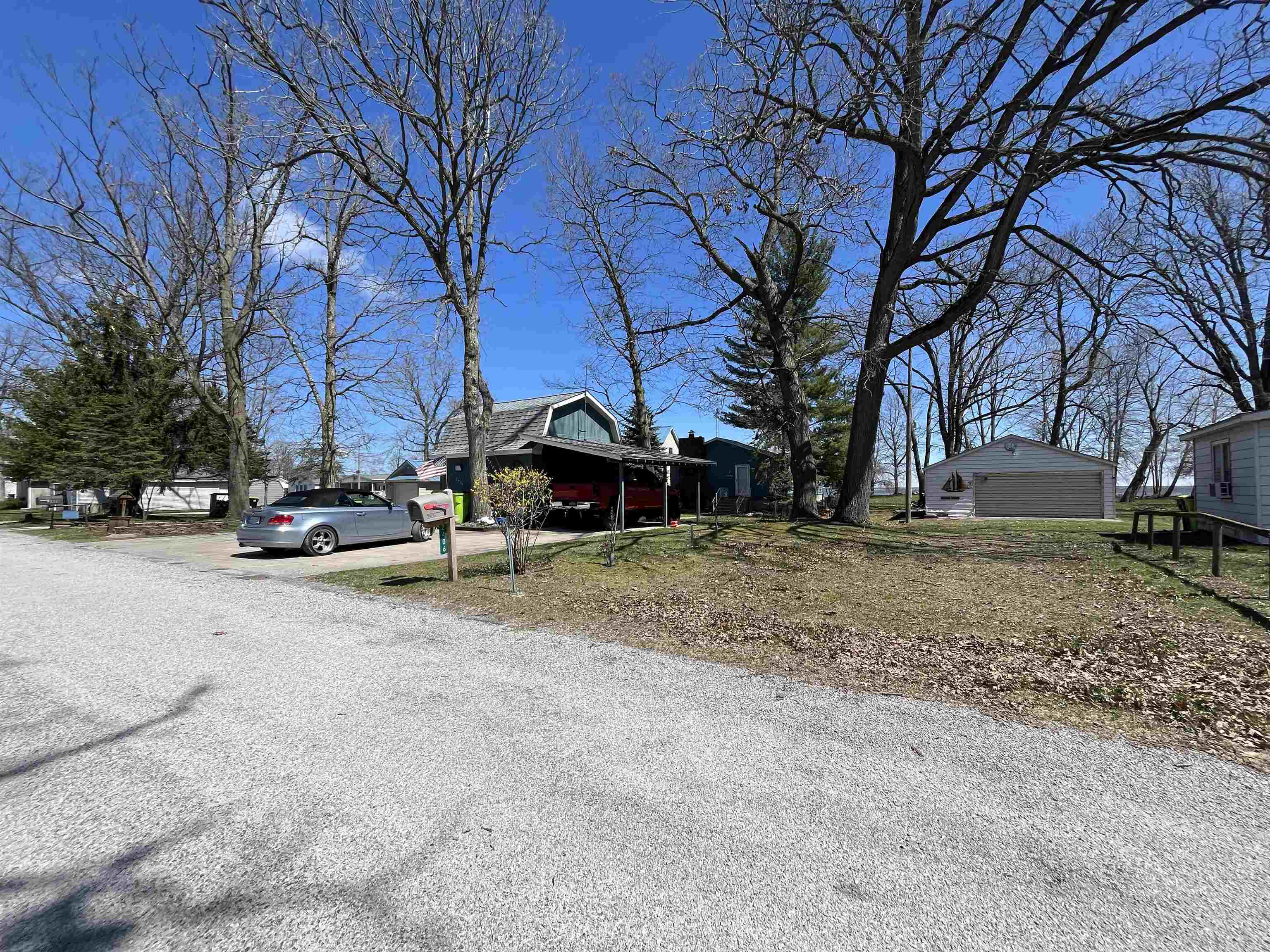 2406 Oak Road Property Photo 8