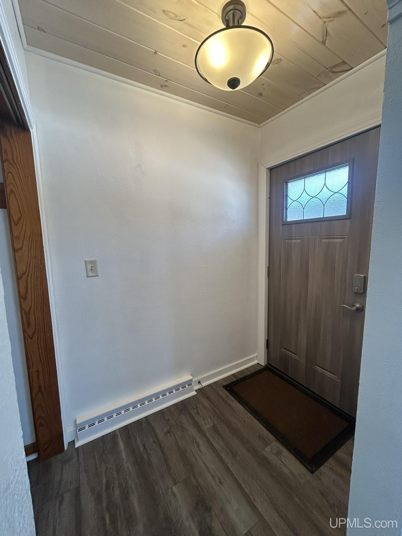 E9506 Prospect Street Property Photo 2