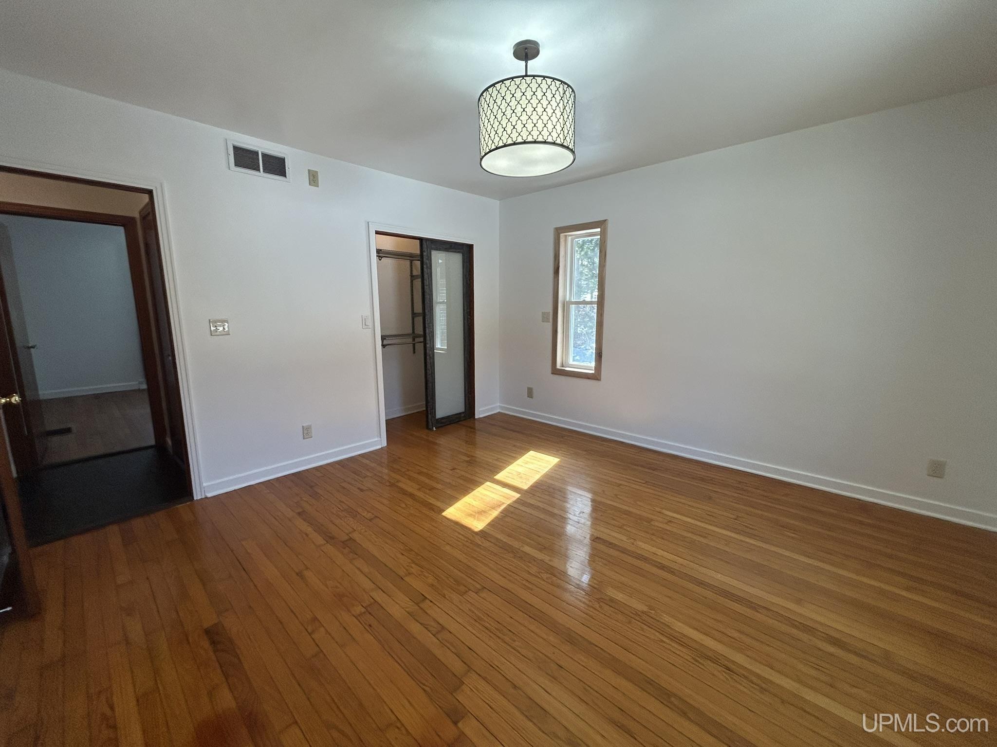 E9506 Prospect Street Property Photo 17
