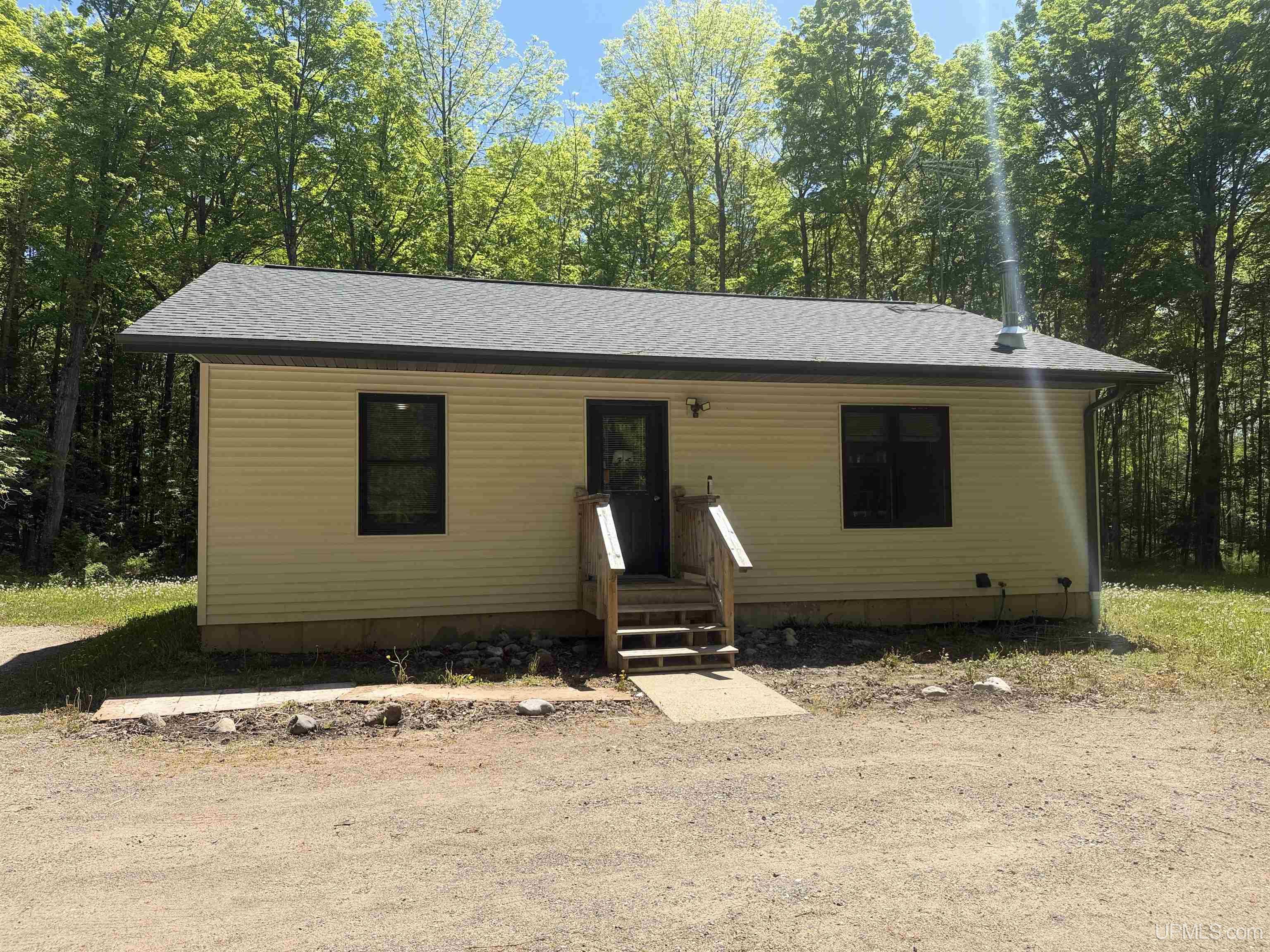 10662 139 Highway Property Photo 4