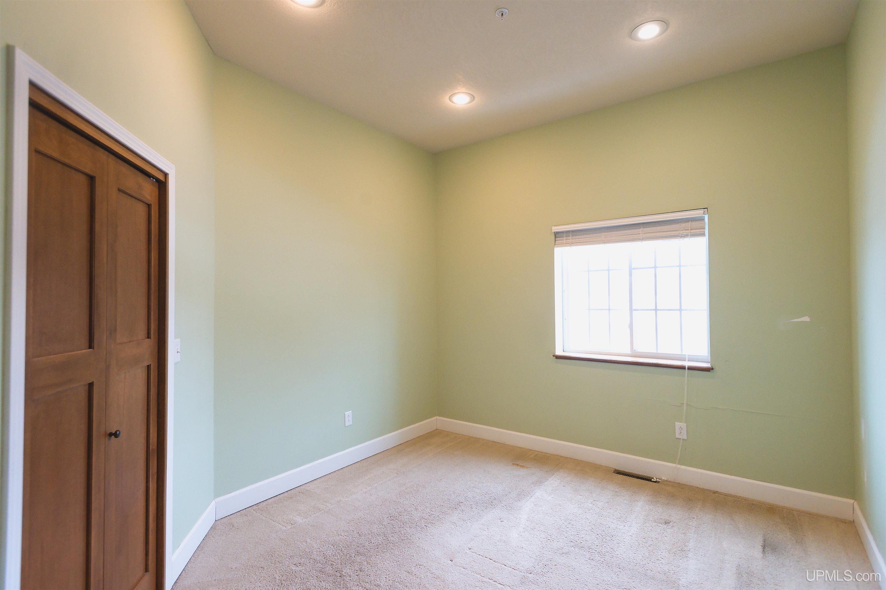 208 E Montezuma Avenue Property Photo 23