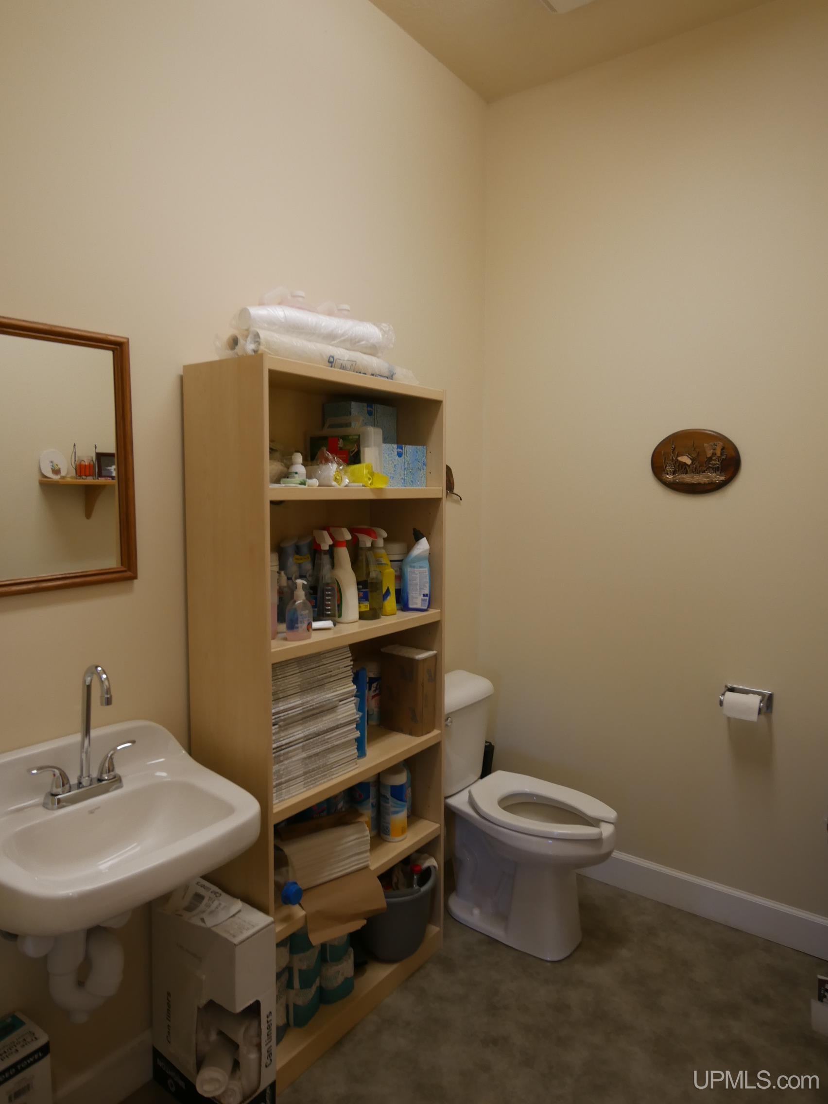 208 E Montezuma Avenue Property Photo 51