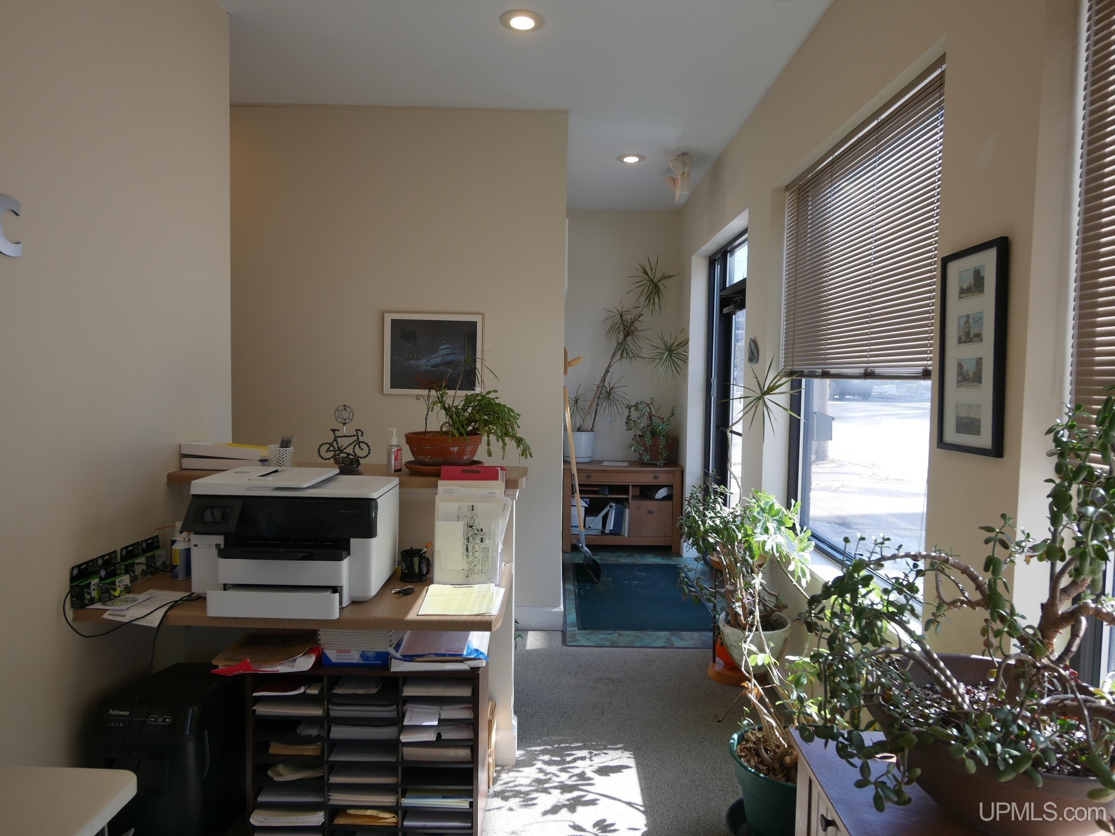 208 E Montezuma Avenue Property Photo 54