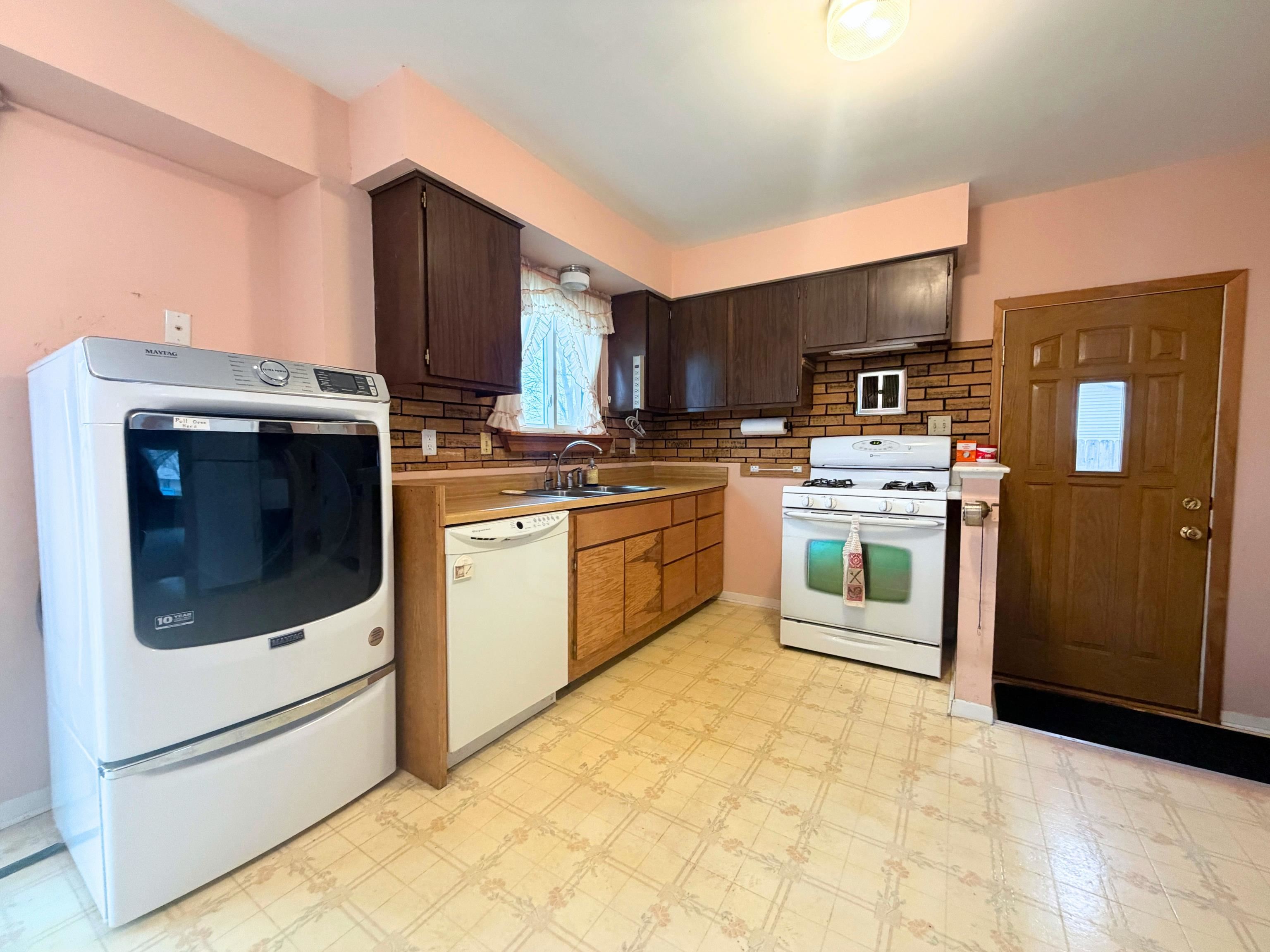 1920 Circle Drive Property Photo 7