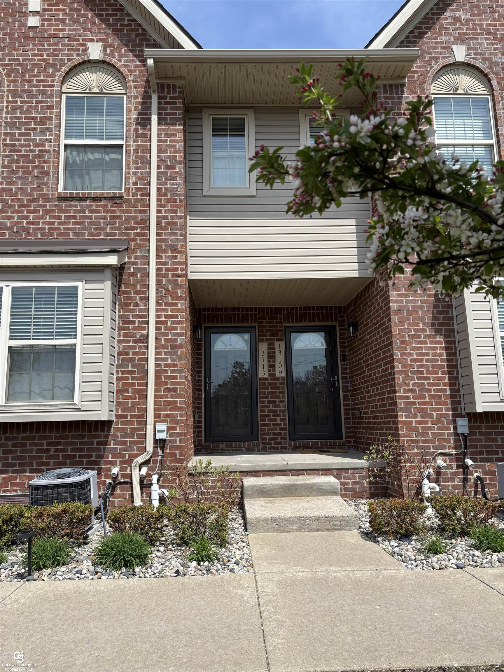 13113 Woodridge Circle Property Photo 1