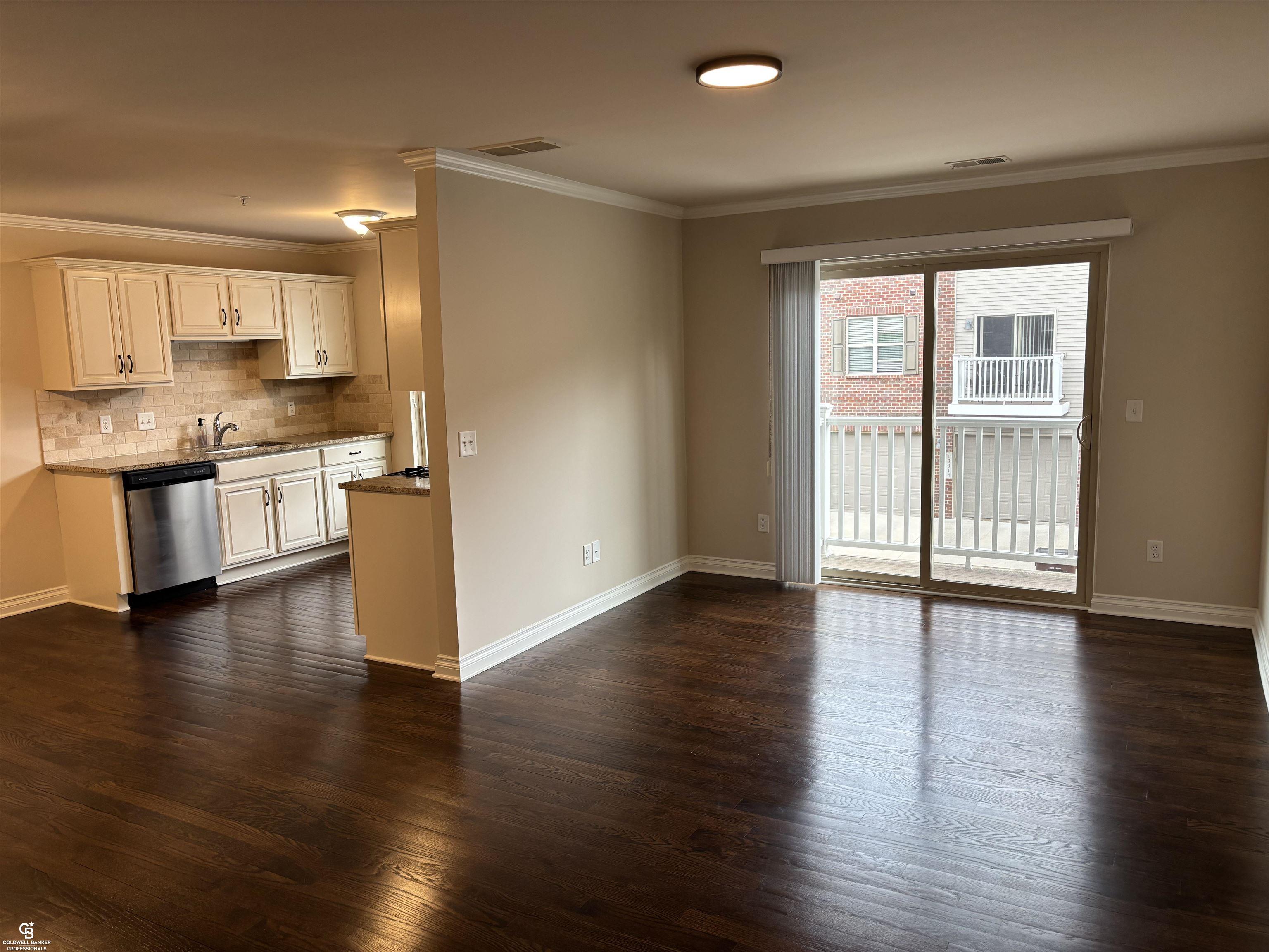 13113 Woodridge Circle Property Photo 2